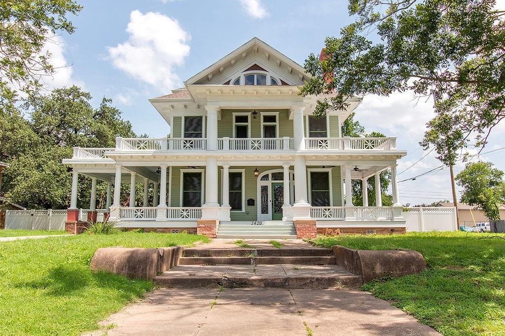 Waco, Texas, 76707, United States, 3 Bedrooms Bedrooms, ,4 BathroomsBathrooms,Residential,For Sale,1897293