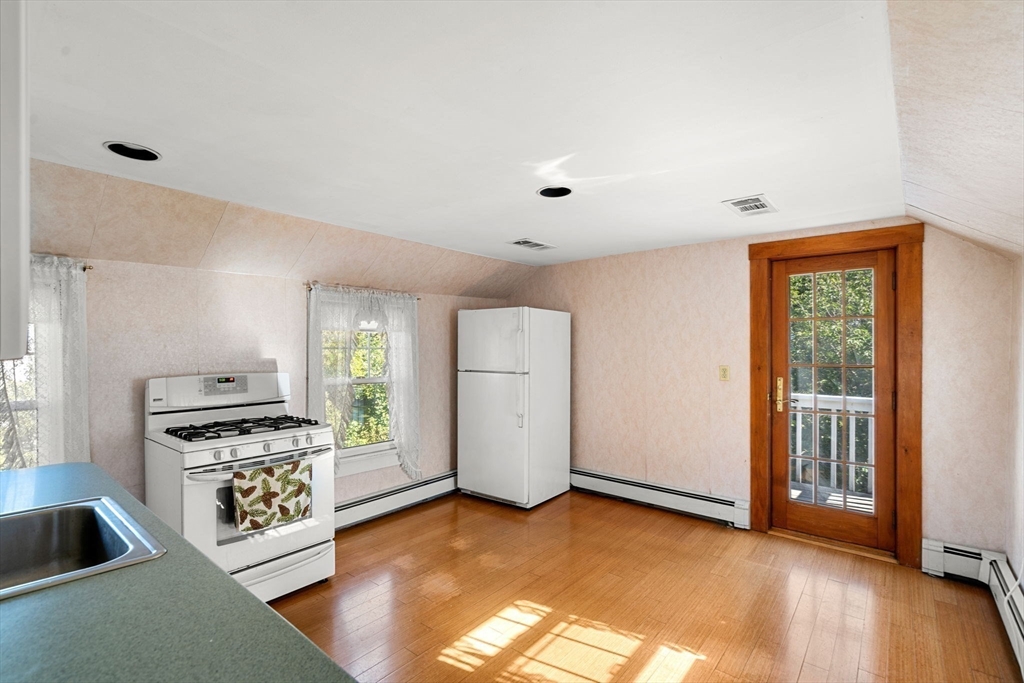 Wakefield, Massachusetts, 01880, United States, 4 Bedrooms Bedrooms, ,2 BathroomsBathrooms,Residential,For Sale,1947079