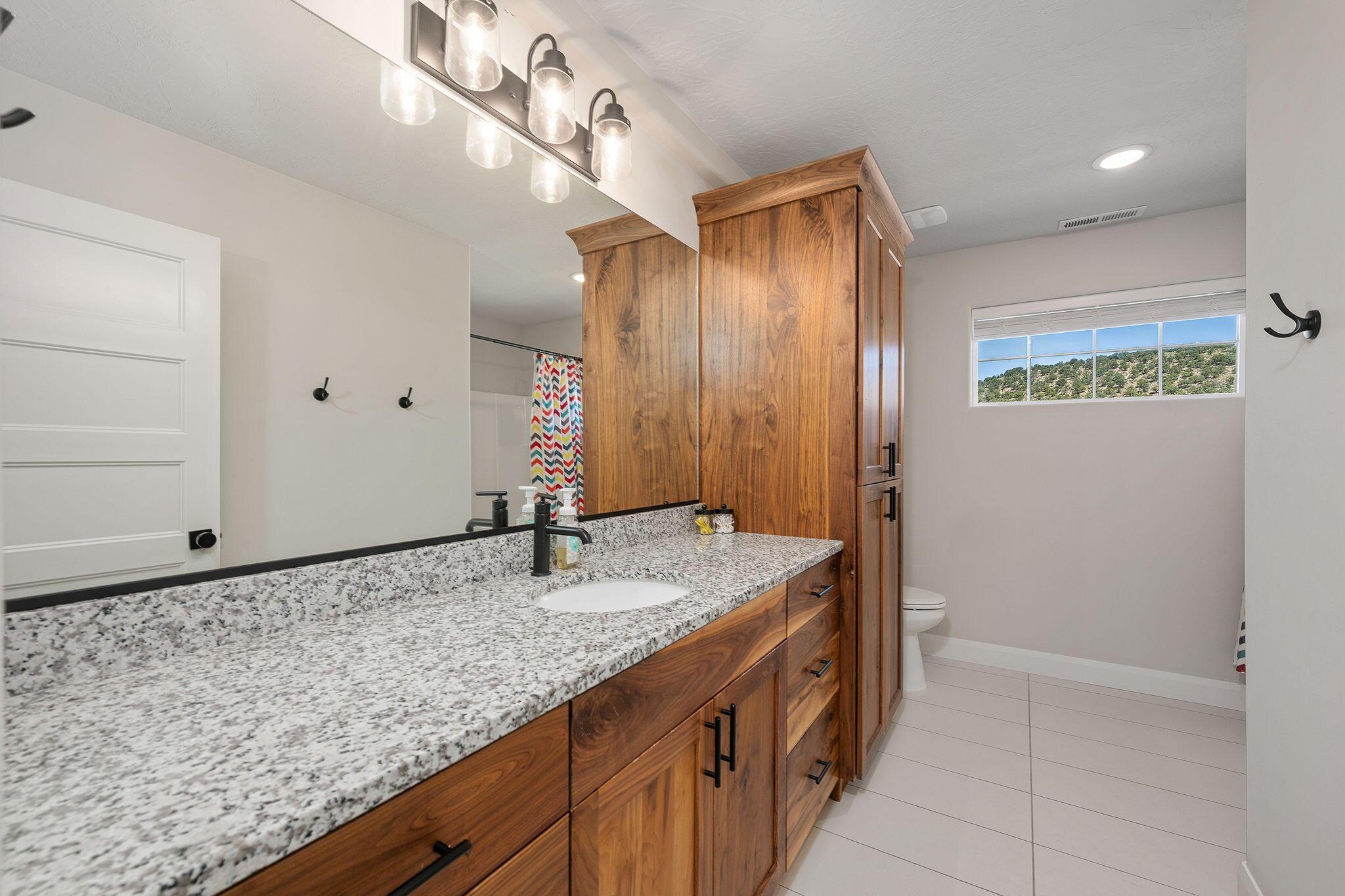 Cedar City, Utah, 84720, United States, 5 Bedrooms Bedrooms, ,4 BathroomsBathrooms,Residential,For Sale,1976034