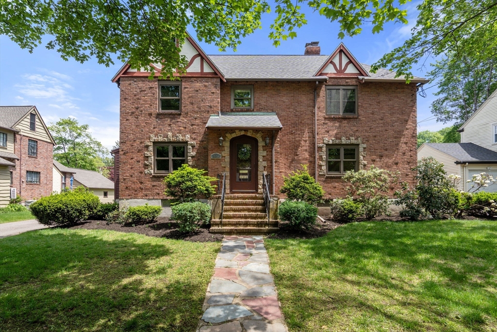 Newton, Massachusetts, 02468, United States, 4 Bedrooms Bedrooms, ,4 BathroomsBathrooms,Residential,For Sale,1942109