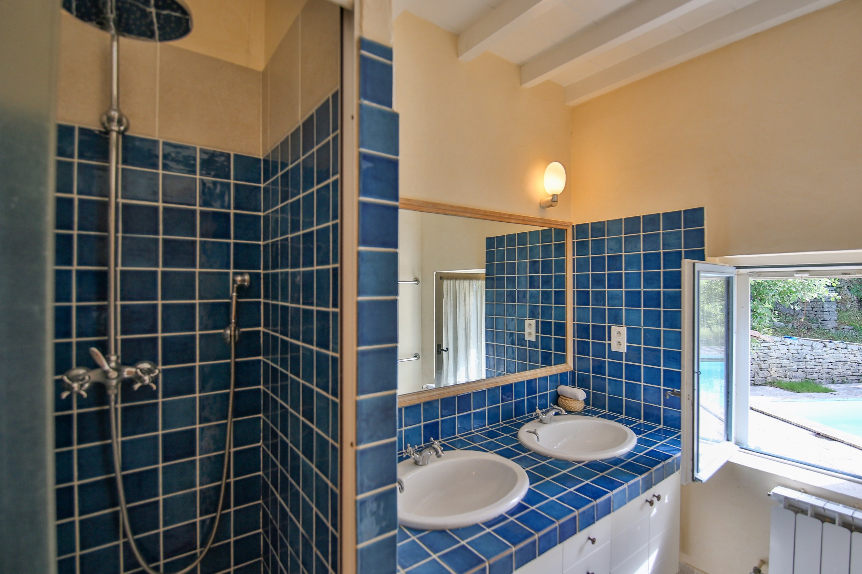 Elegant stone property in the heart of the Luberon