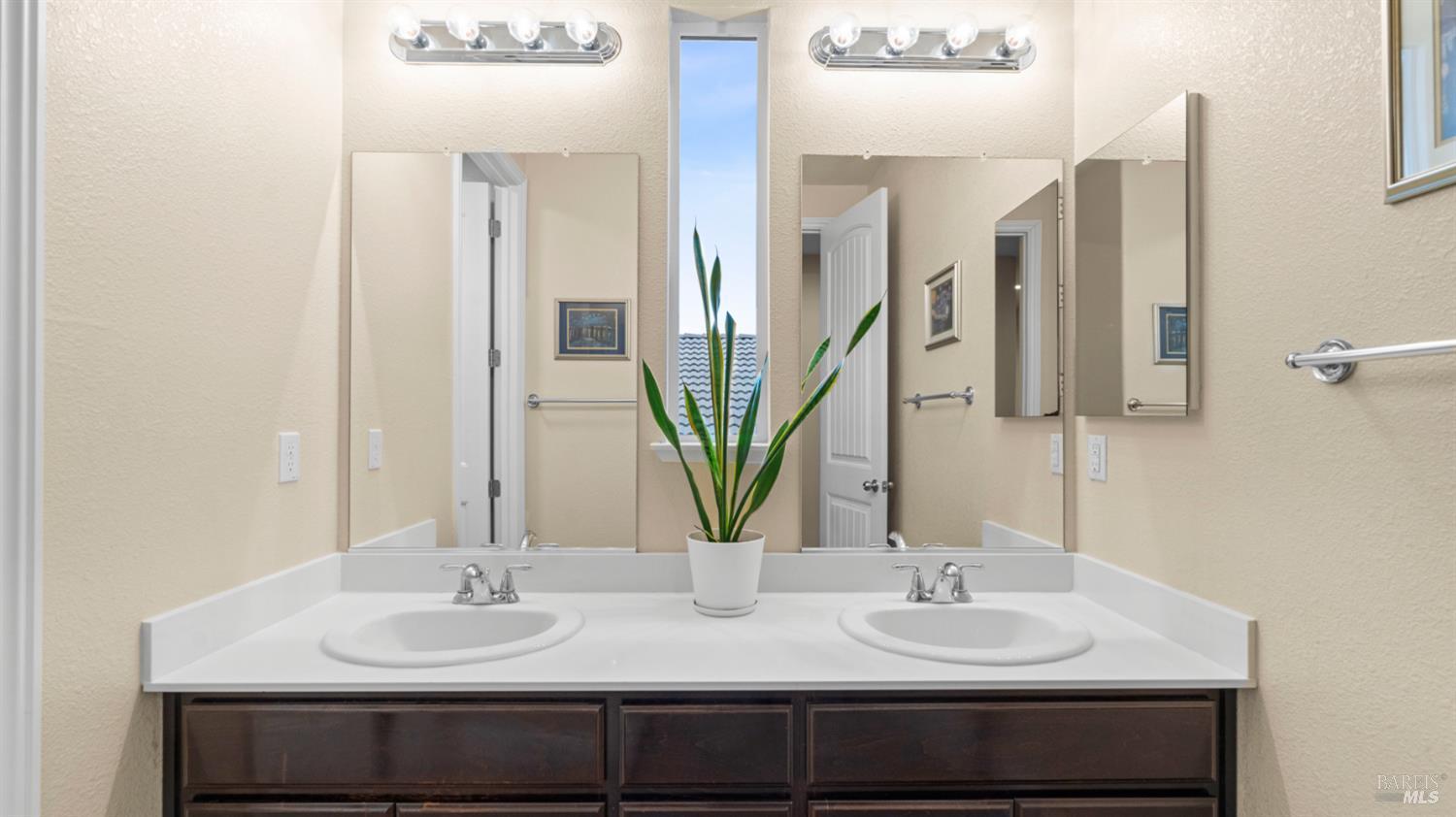 Vacaville, California, 95688, United States, 5 Bedrooms Bedrooms, ,3 BathroomsBathrooms,Residential,For Sale,2005727