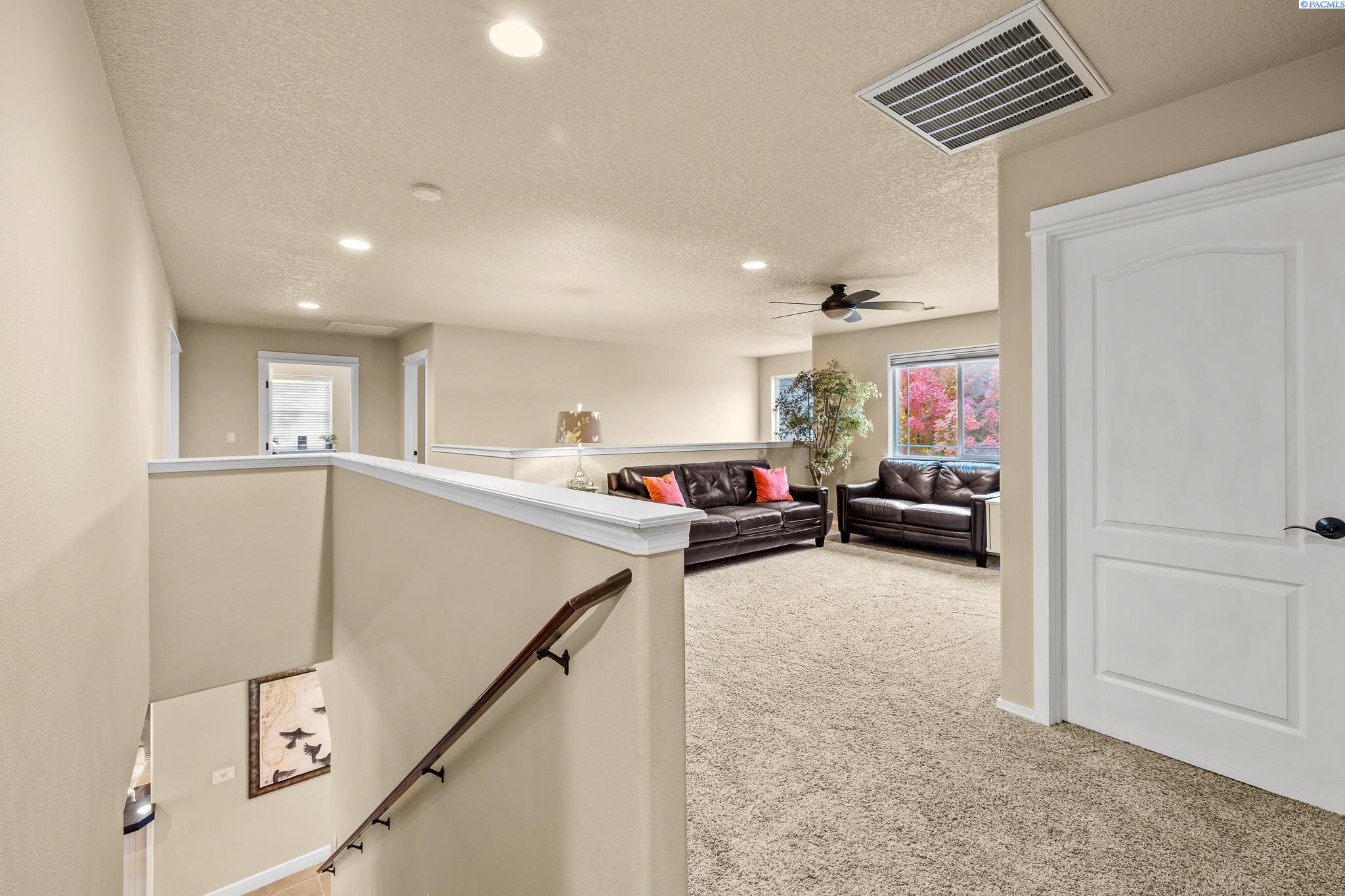 Kennewick, Washington, 99338, United States, 4 Bedrooms Bedrooms, ,3 BathroomsBathrooms,Residential,For Sale,1982934