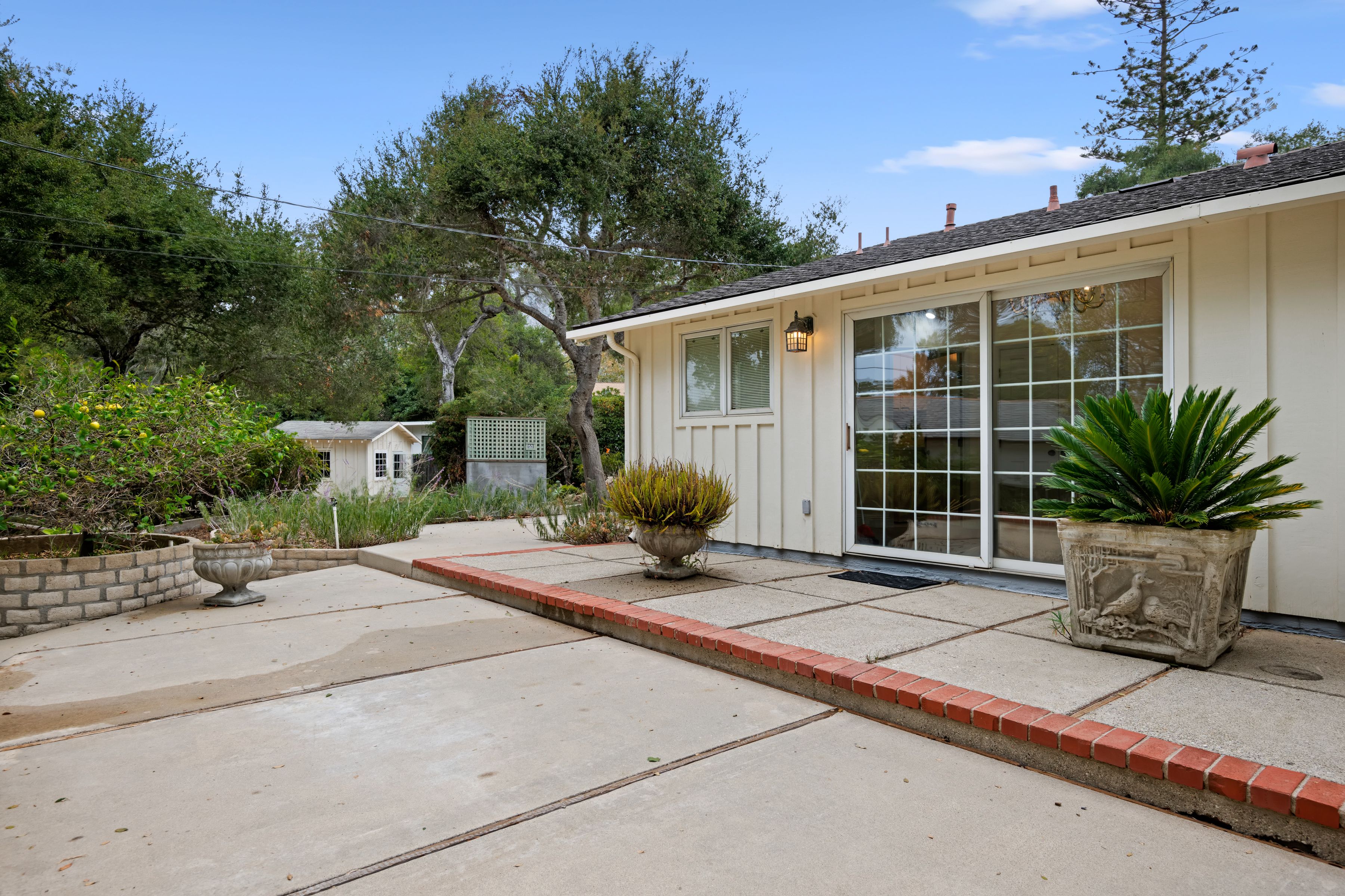  Secluded Montecito Flag-Lot Fixer - 物件實景