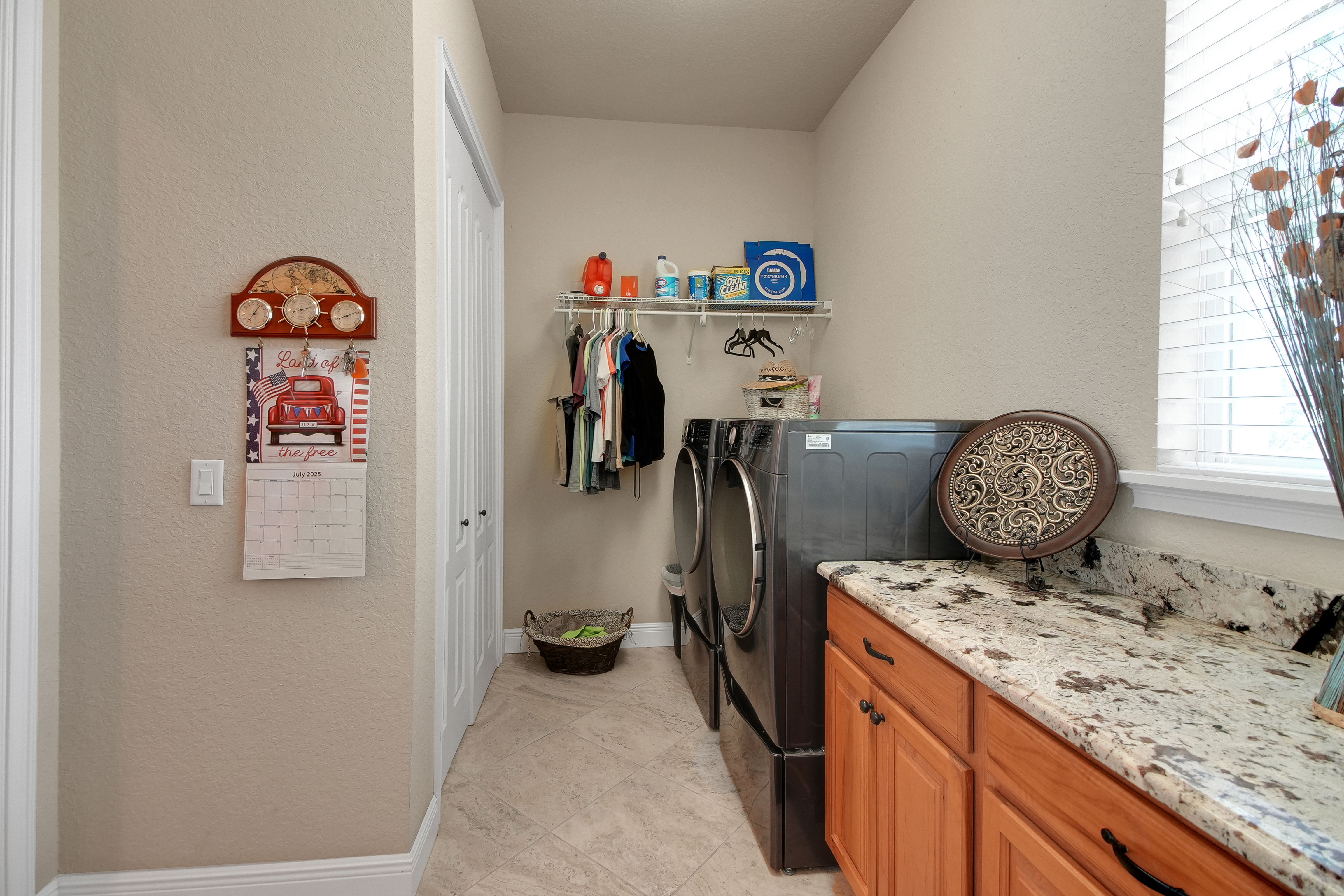 Weirsdale, Florida, 32195, United States, 4 Bedrooms Bedrooms, ,3 BathroomsBathrooms,Residential,For Sale,1900688