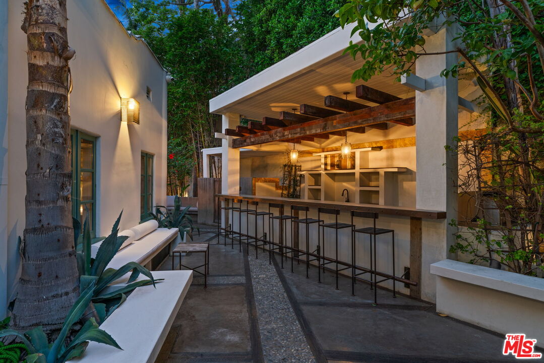 Los Angeles, California, 90069, United States, 4 Bedrooms Bedrooms, ,4 BathroomsBathrooms,Residential,For Sale,1911596