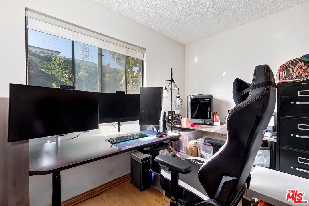 Los Angeles, California, 90008, United States, 4 Bedrooms Bedrooms, ,3 BathroomsBathrooms,Residential,For Sale,2001636