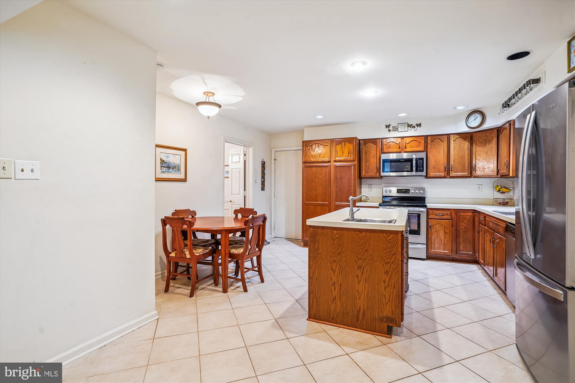 Burke, Virginia, 22015, United States, 5 Bedrooms Bedrooms, ,4 BathroomsBathrooms,Residential,For Sale,1905791