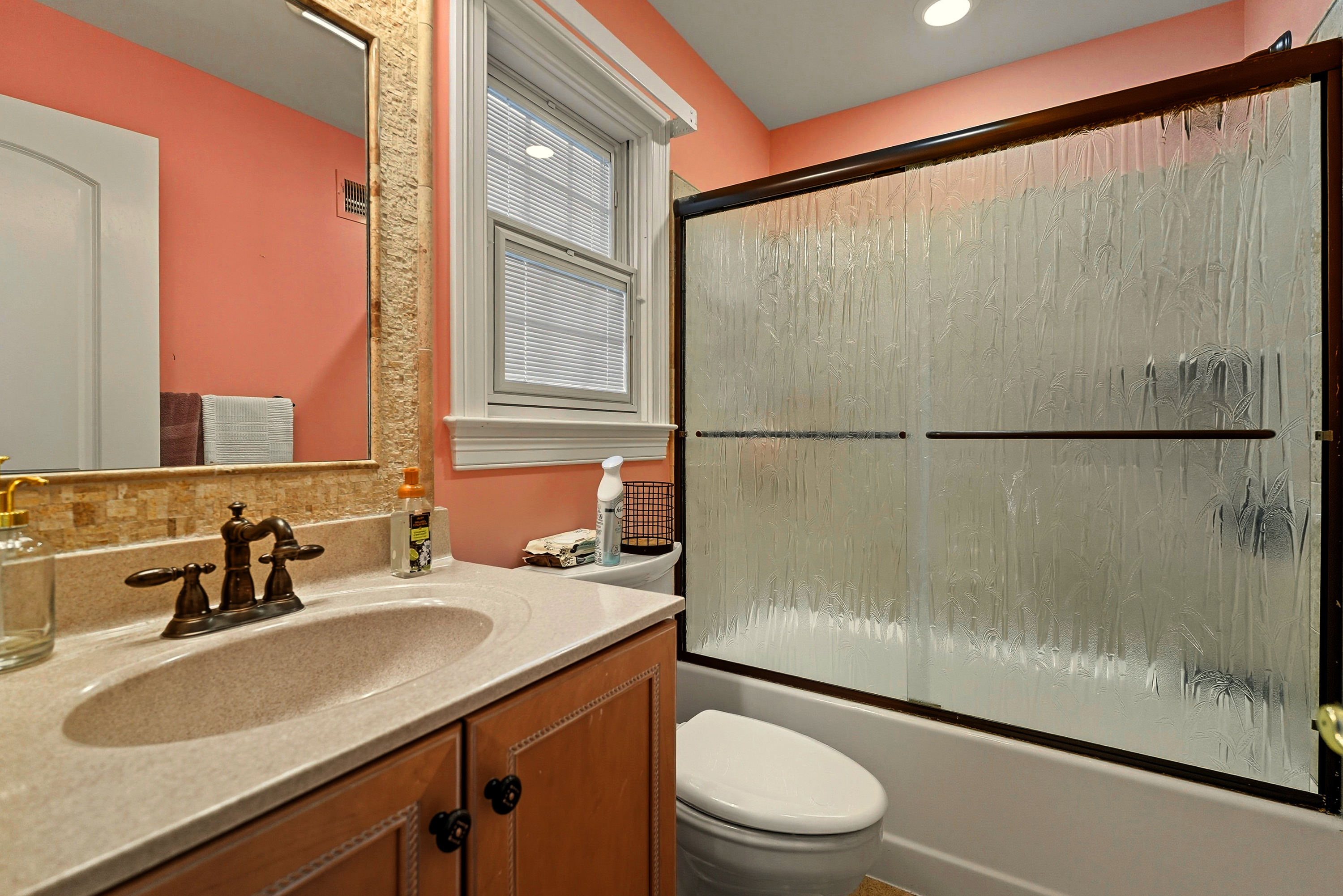 Louisville, Kentucky, 40220, United States, 3 Bedrooms Bedrooms, ,4 BathroomsBathrooms,Residential,For Sale,1979535