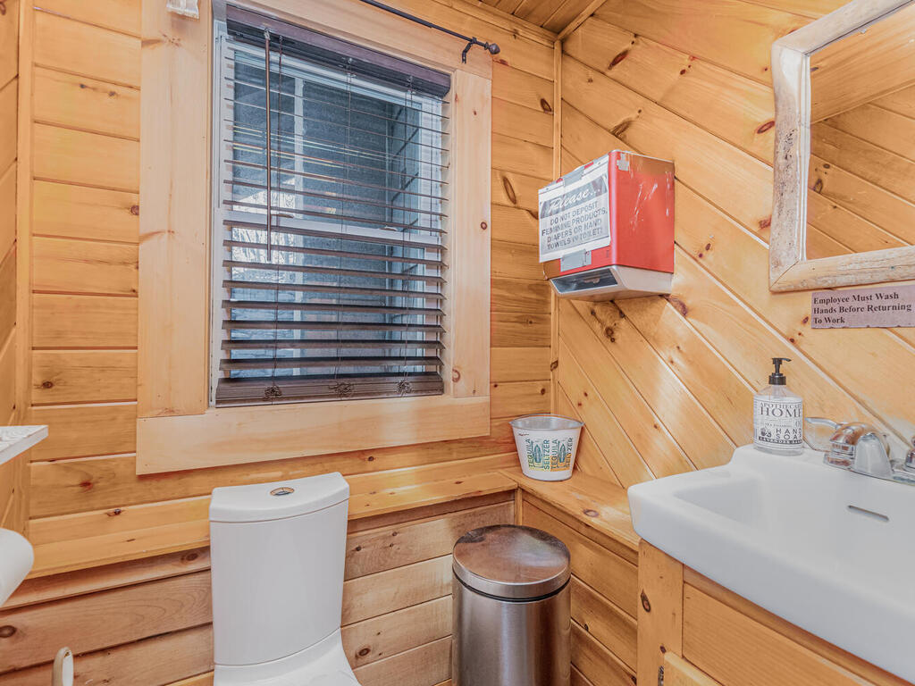 Middletown, New York, 12406, United States, ,1 BathroomBathrooms,Residential,For Sale,1976639