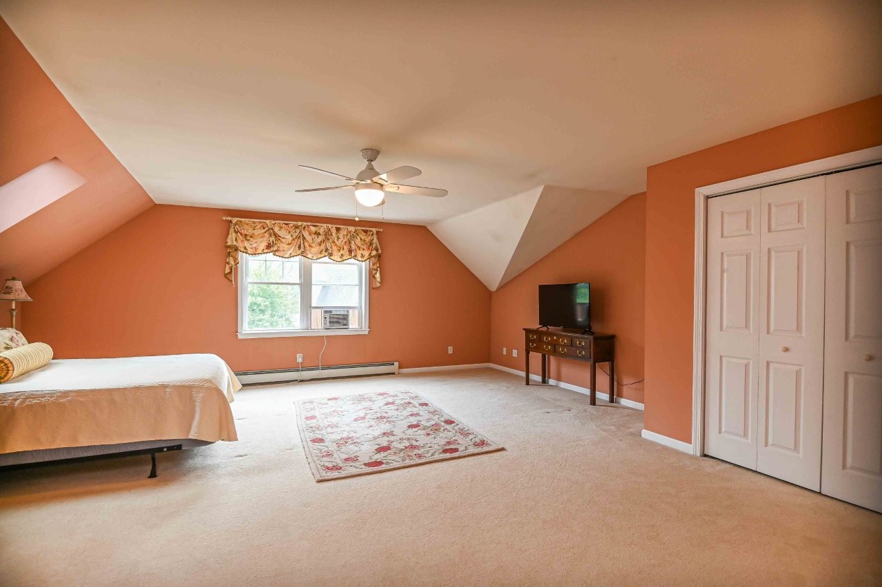 York, Maine, 03909, United States, 2 Bedrooms Bedrooms, ,2 BathroomsBathrooms,Residential,For Sale,1896893