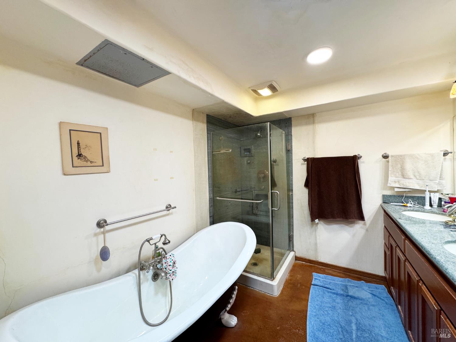 Garberville, California, 95542, United States, 3 Bedrooms Bedrooms, ,2 BathroomsBathrooms,Residential,For Sale,1914332