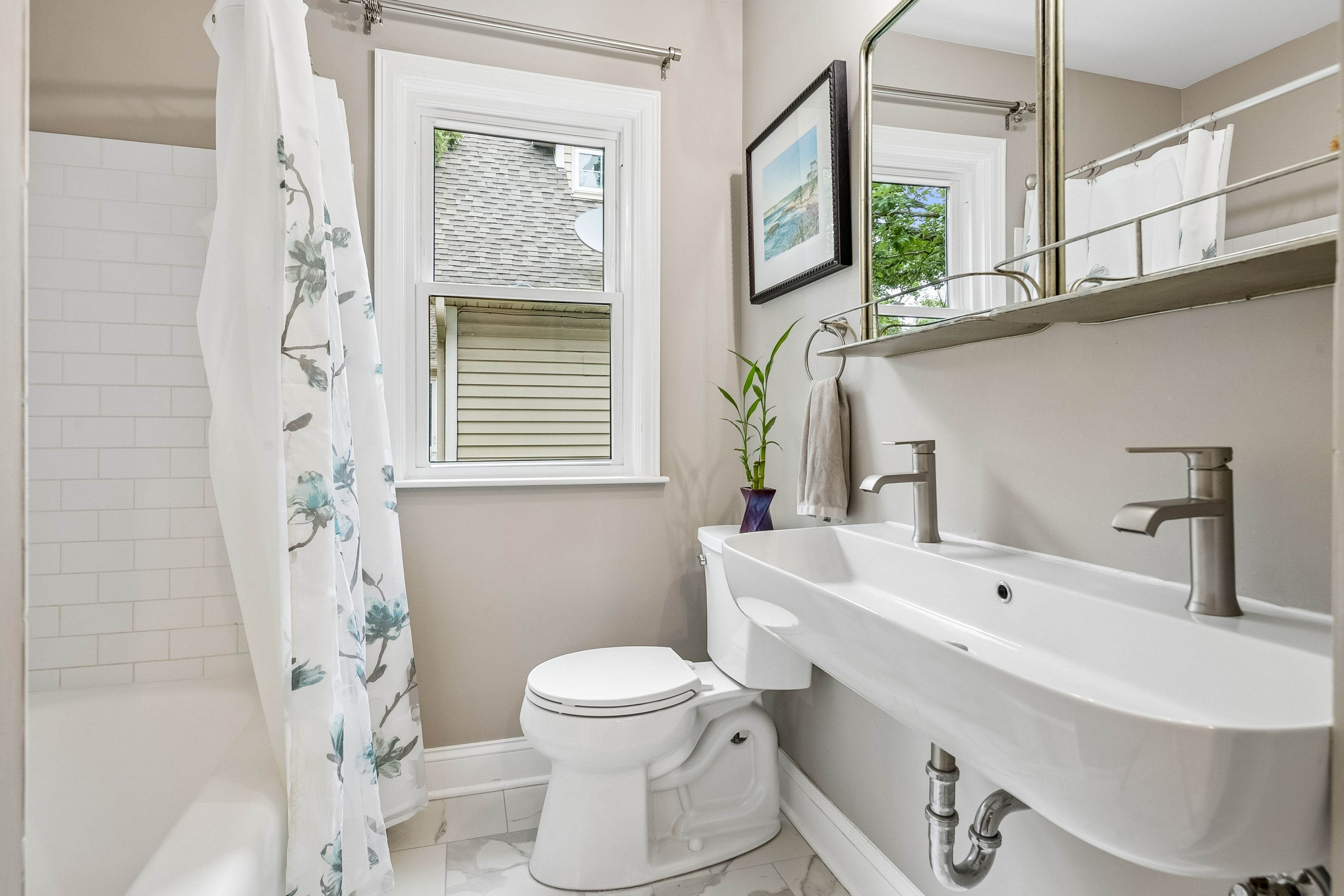  Beautifully Renovated in Coveted Chowen Park - 物件實景