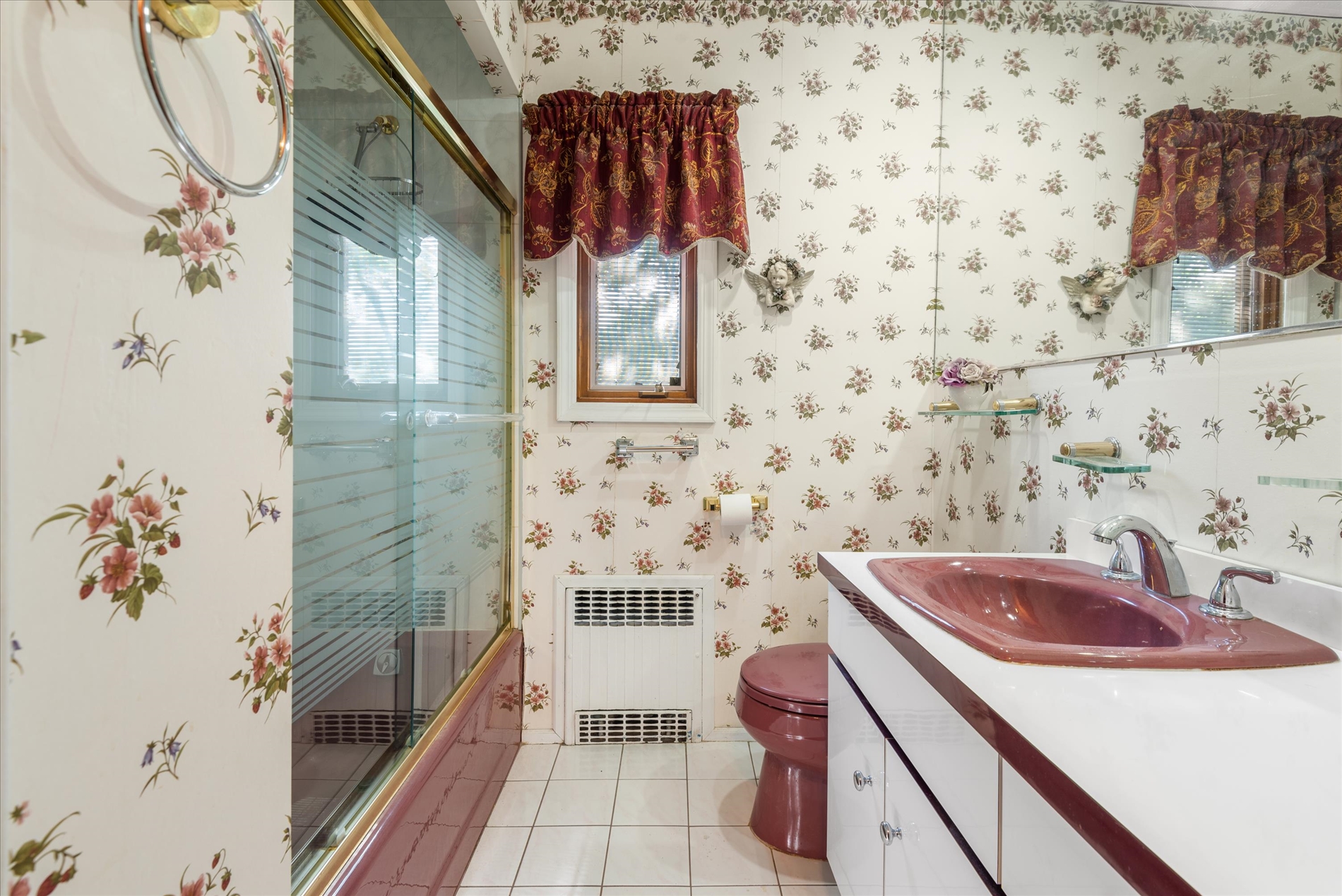 Howard Beach, New York, 11414, United States, 4 Bedrooms Bedrooms, ,3 BathroomsBathrooms,Residential,For Sale,1835164