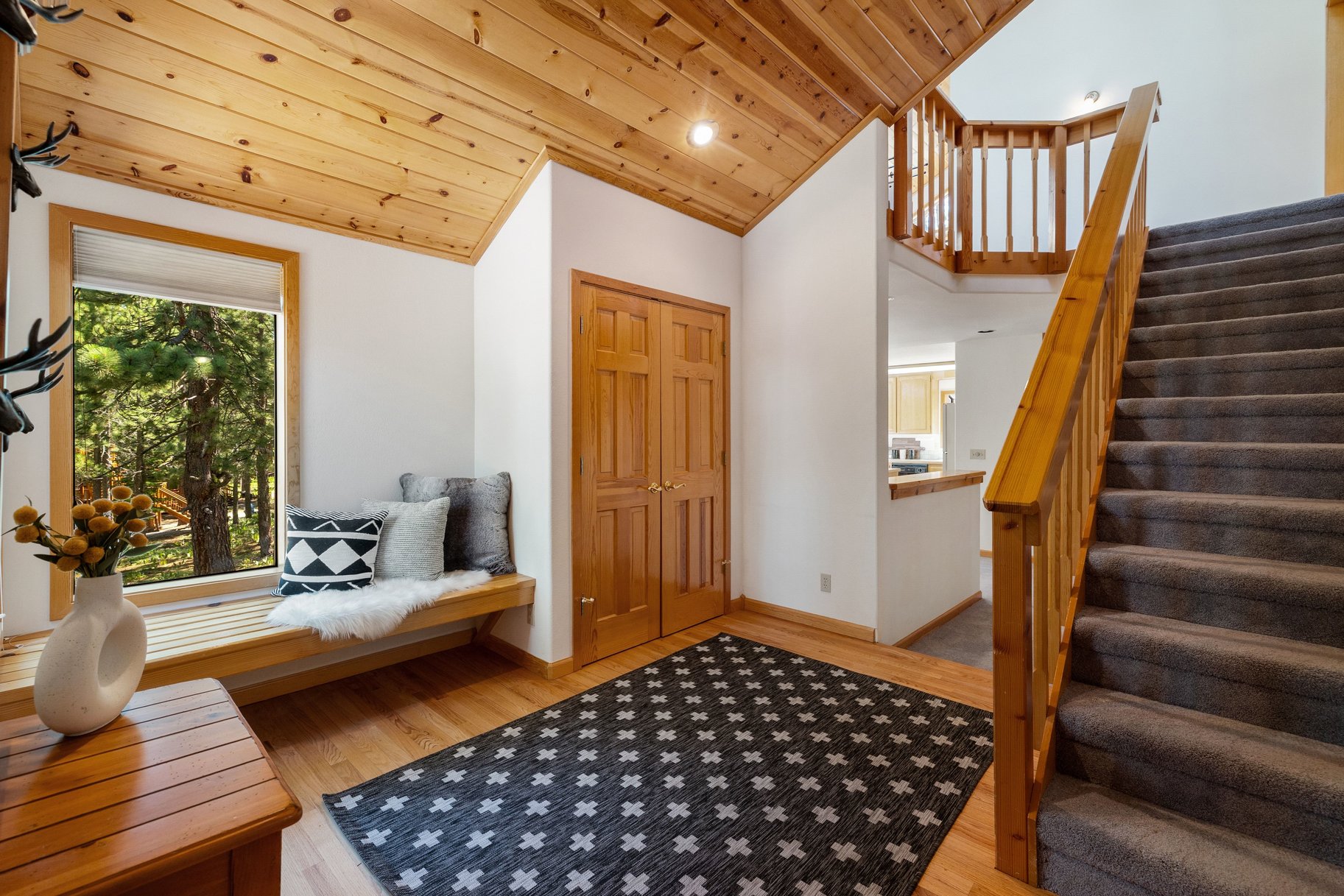  Sunlit Tahoe Donner Home with Spacious Rooms - 物件實景