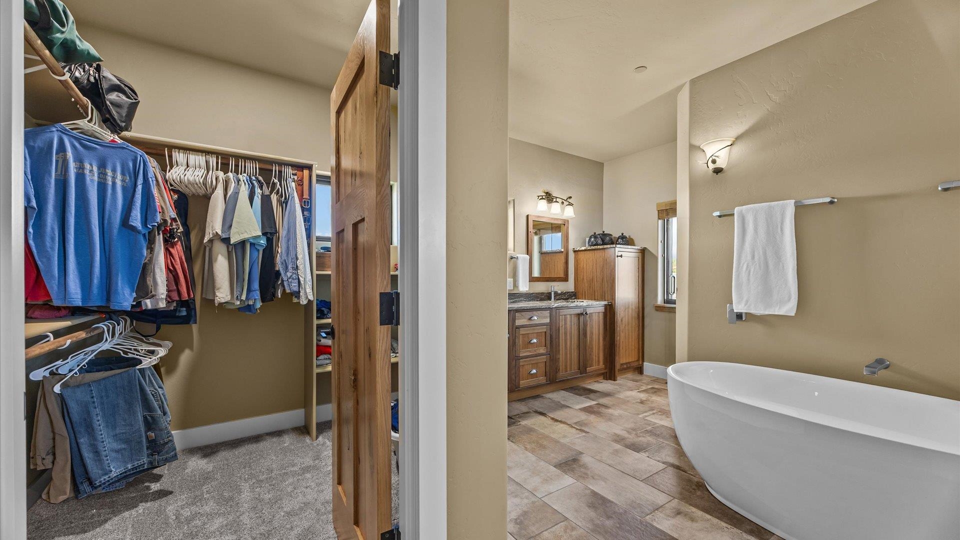 Grand Junction, Colorado, 81505, United States, 3 Bedrooms Bedrooms, ,3 BathroomsBathrooms,Residential,For Sale,1991667