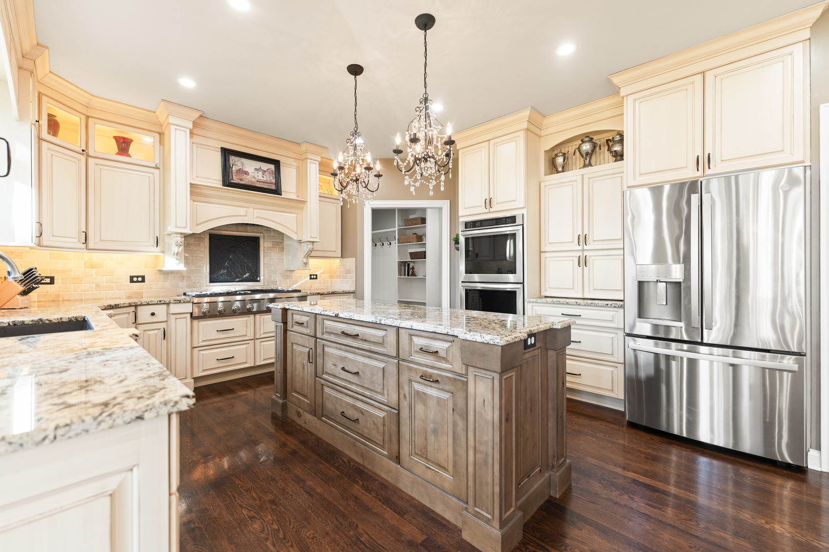 St. Charles, Illinois, 60175, United States, 5 Bedrooms Bedrooms, ,5 BathroomsBathrooms,Residential,For Sale,1989191