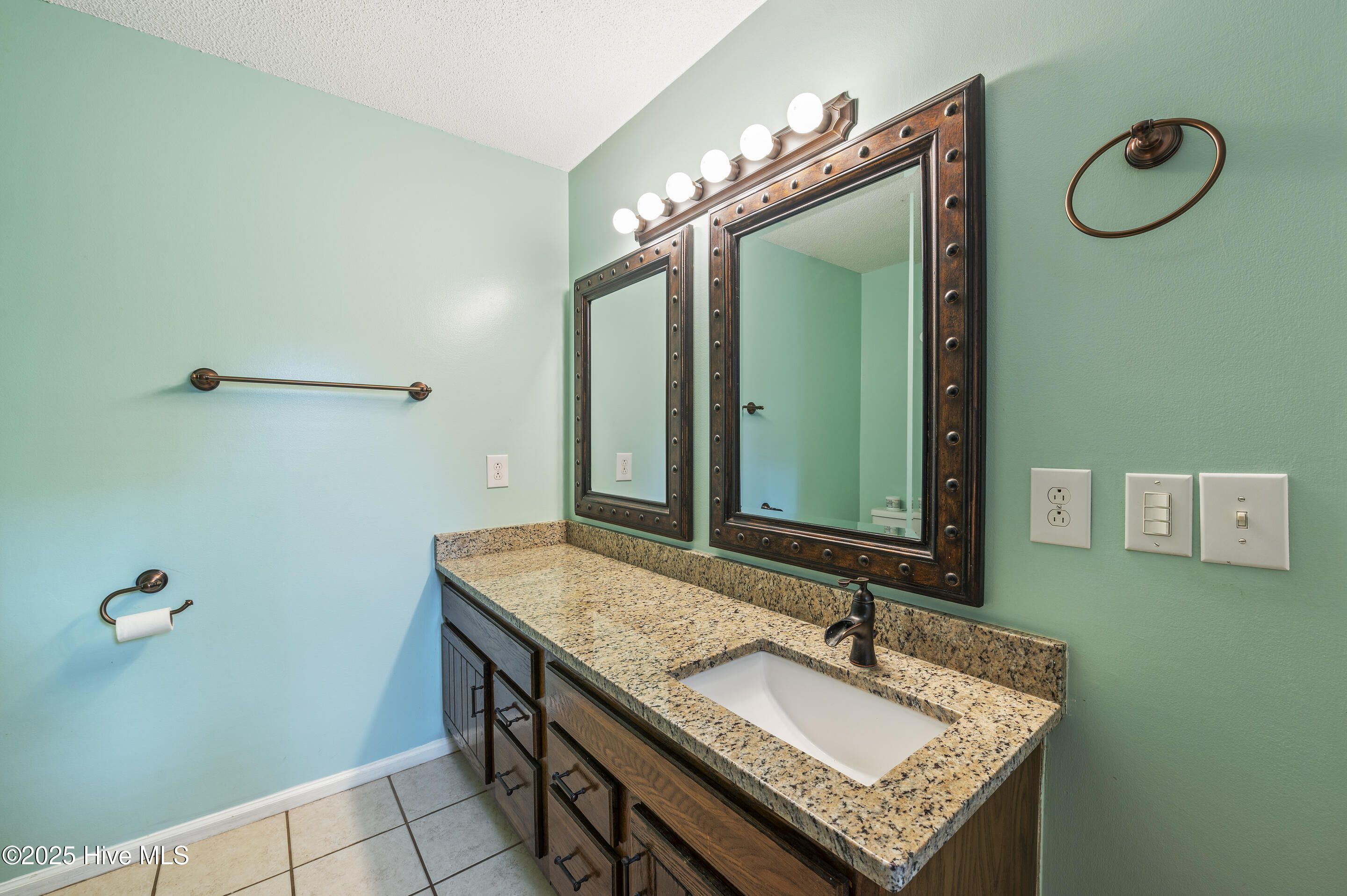 Southport, North Carolina, 28461, United States, 3 Bedrooms Bedrooms, ,4 BathroomsBathrooms,Residential,For Sale,1895633