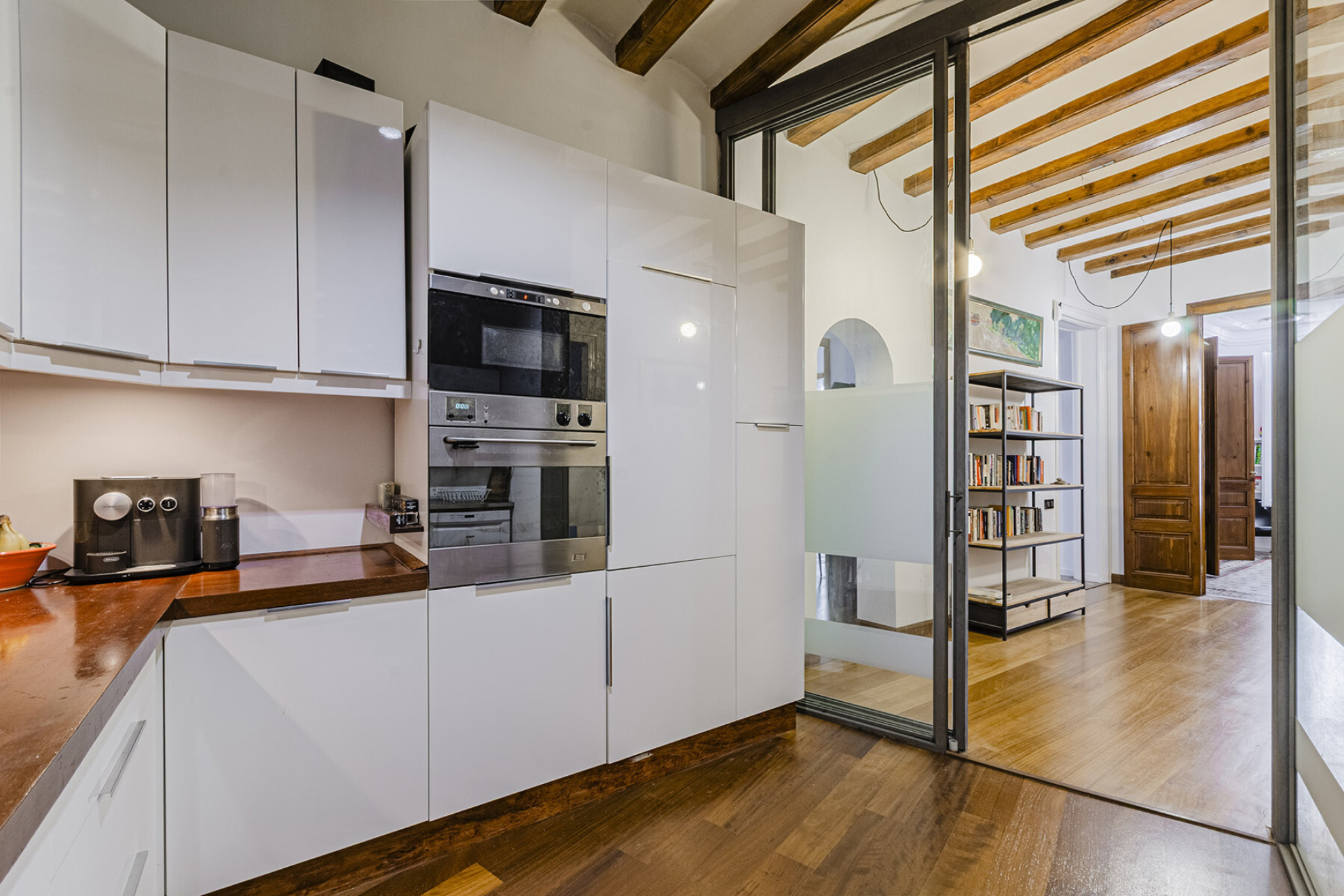  Large apartment with its own style in the oldest part of Barcelona - 物件實景