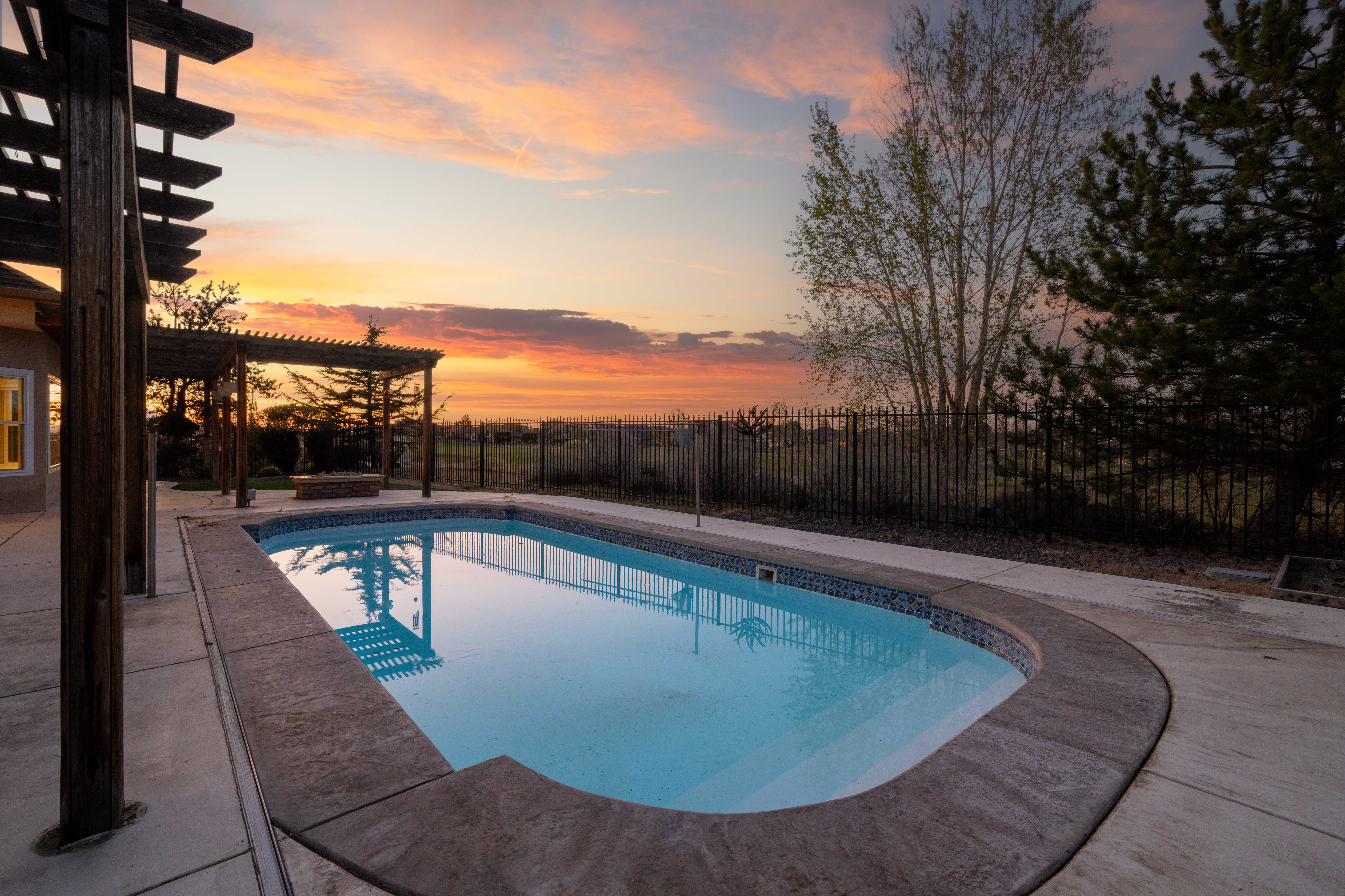  Pool, Course Frontage, Outdoor Kitchen &More - 物件實景