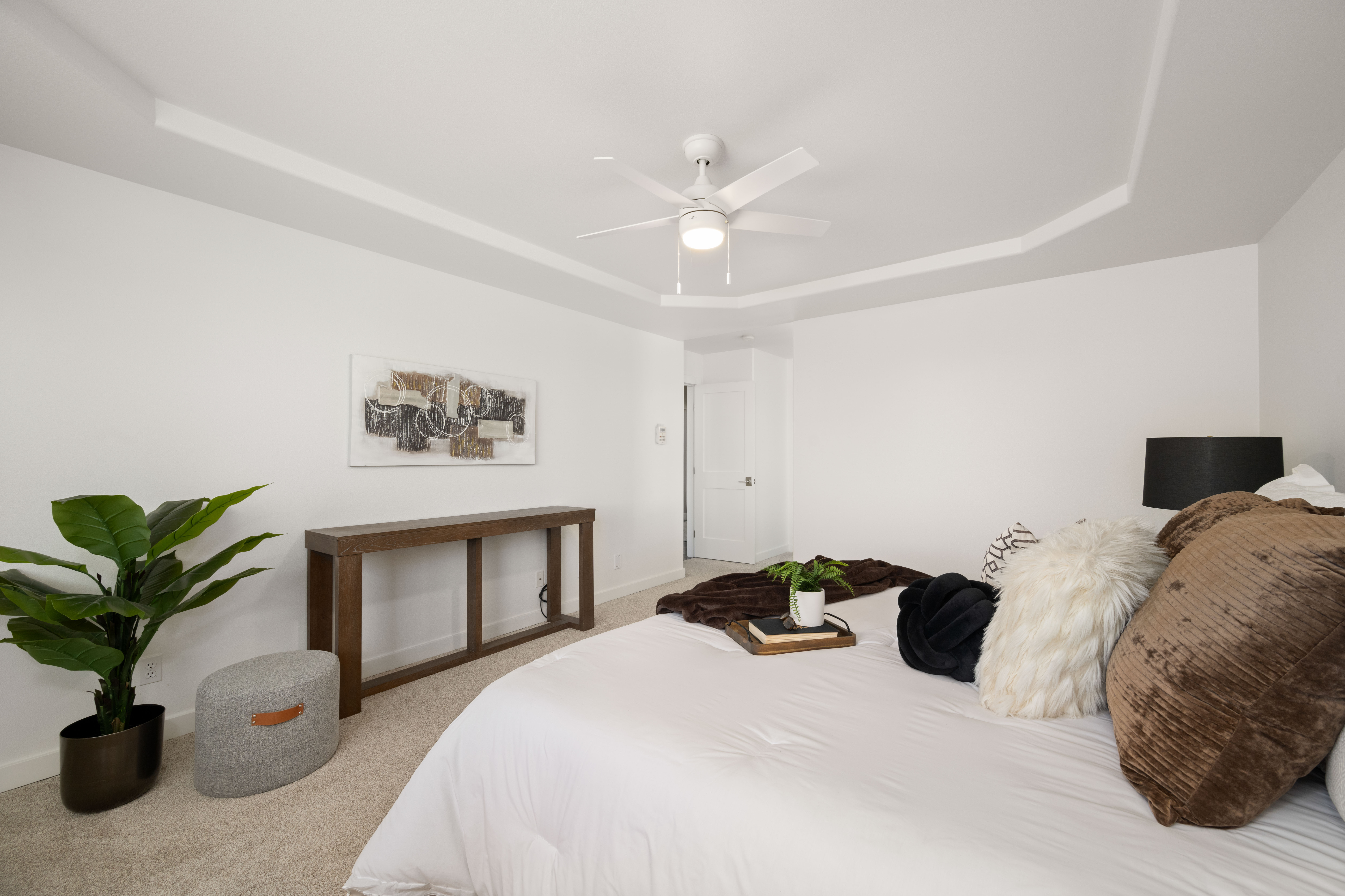  Prime Location, Private & Thoroughly Updated - 物件實景