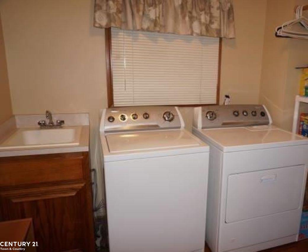 Macomb Twp, Michigan, 48044, United States, 4 Bedrooms Bedrooms, ,4 BathroomsBathrooms,Residential,For Sale,1894299