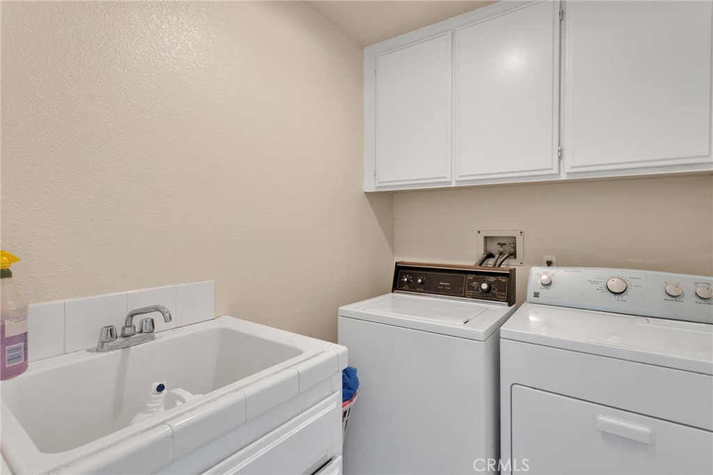 Apple Valley, California, 92308, United States, 5 Bedrooms Bedrooms, ,4 BathroomsBathrooms,Residential,For Sale,1941595