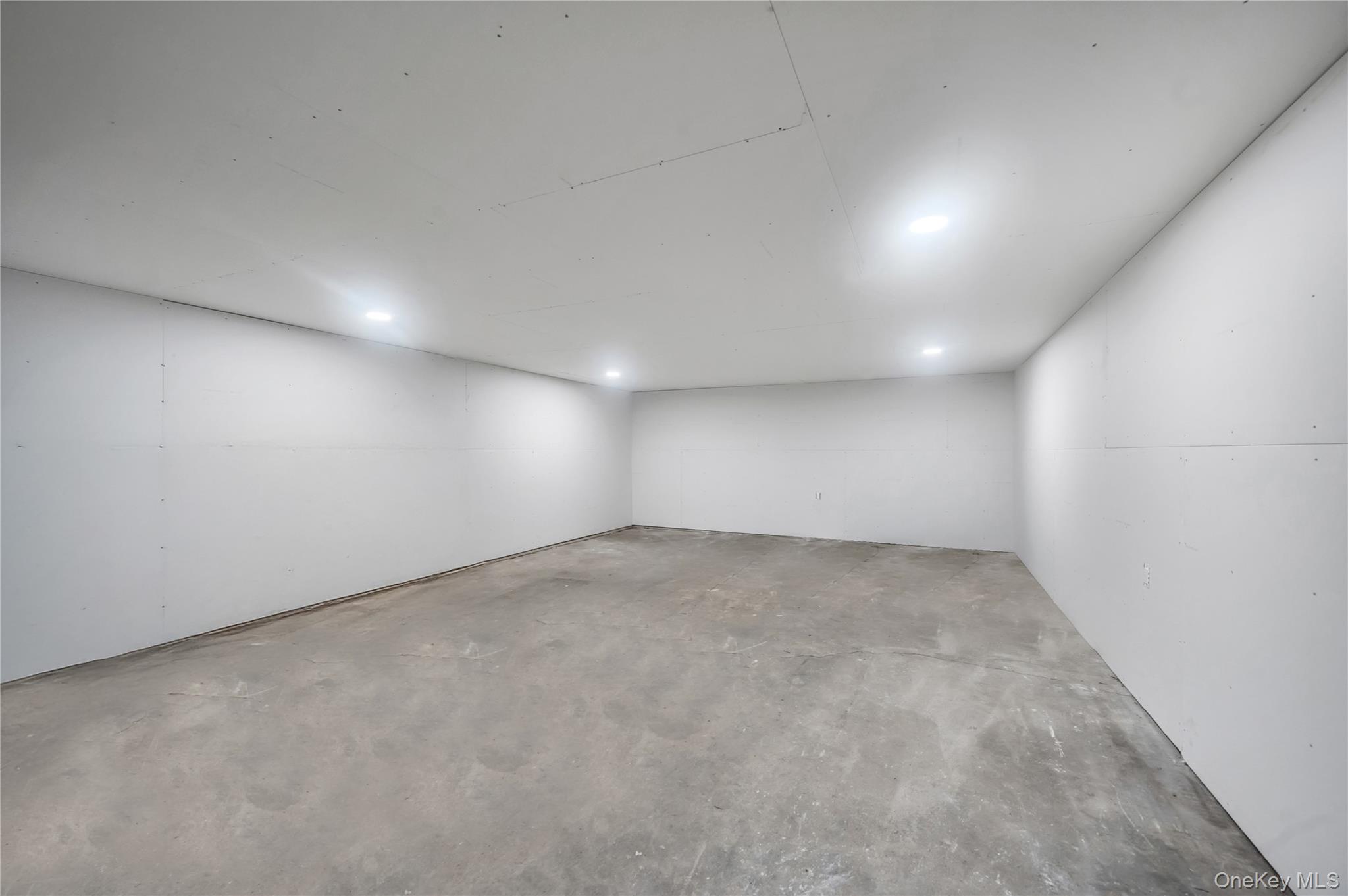 Shirley, New York, 11967, United States, 5 Bedrooms Bedrooms, ,2 BathroomsBathrooms,Residential,For Sale,1948254