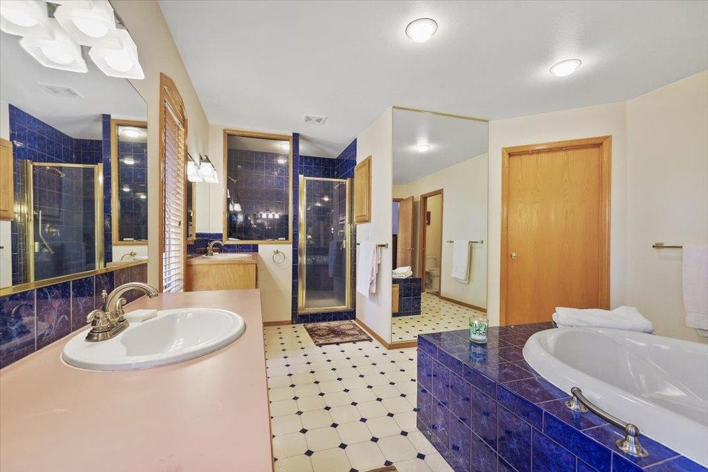 Spokane, Washington, 99223, United States, 5 Bedrooms Bedrooms, ,4 BathroomsBathrooms,Residential,For Sale,1988126