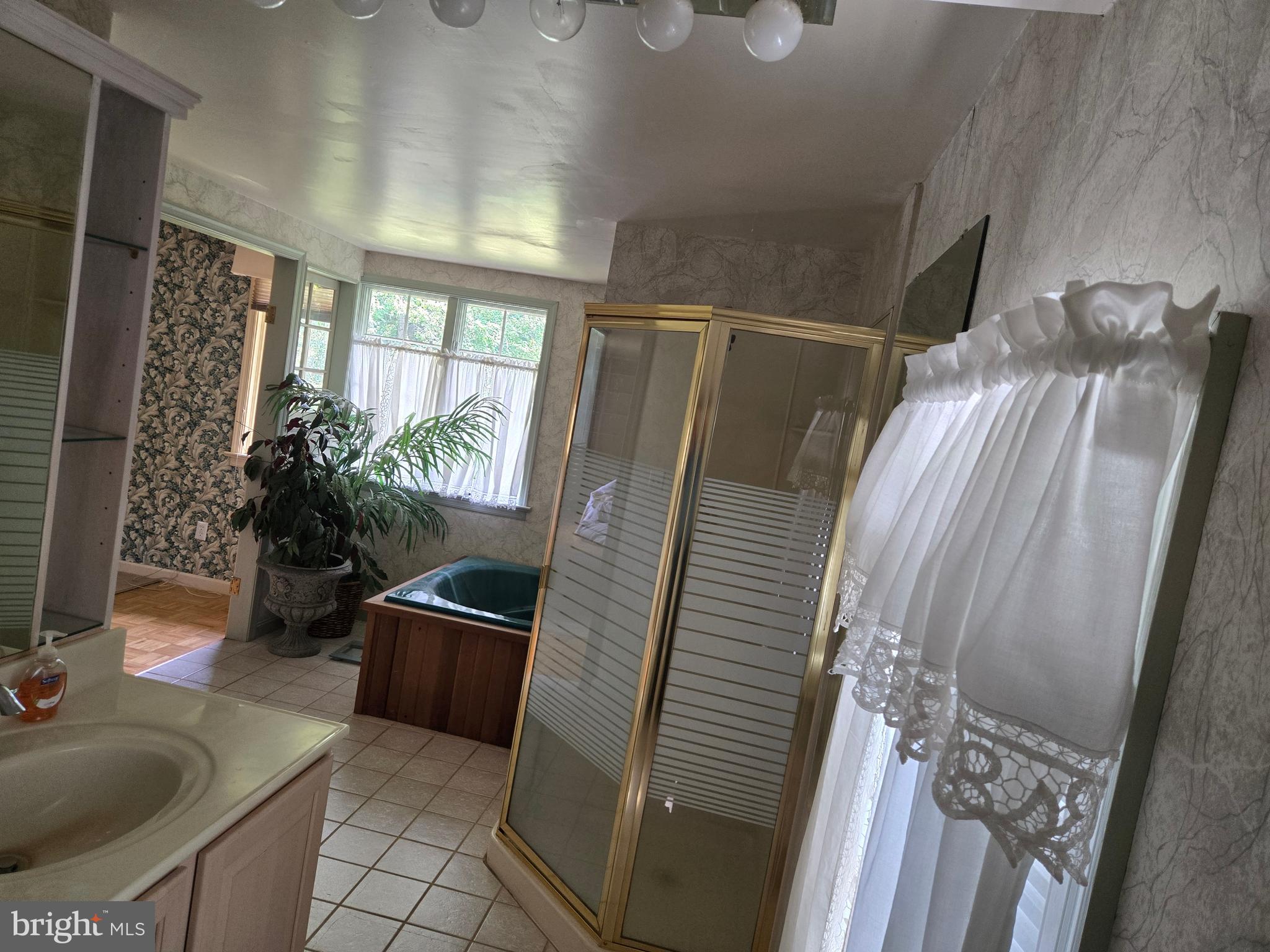 Fairfax, Virginia, 22030, United States, 5 Bedrooms Bedrooms, ,2 BathroomsBathrooms,Residential,For Sale,1920308