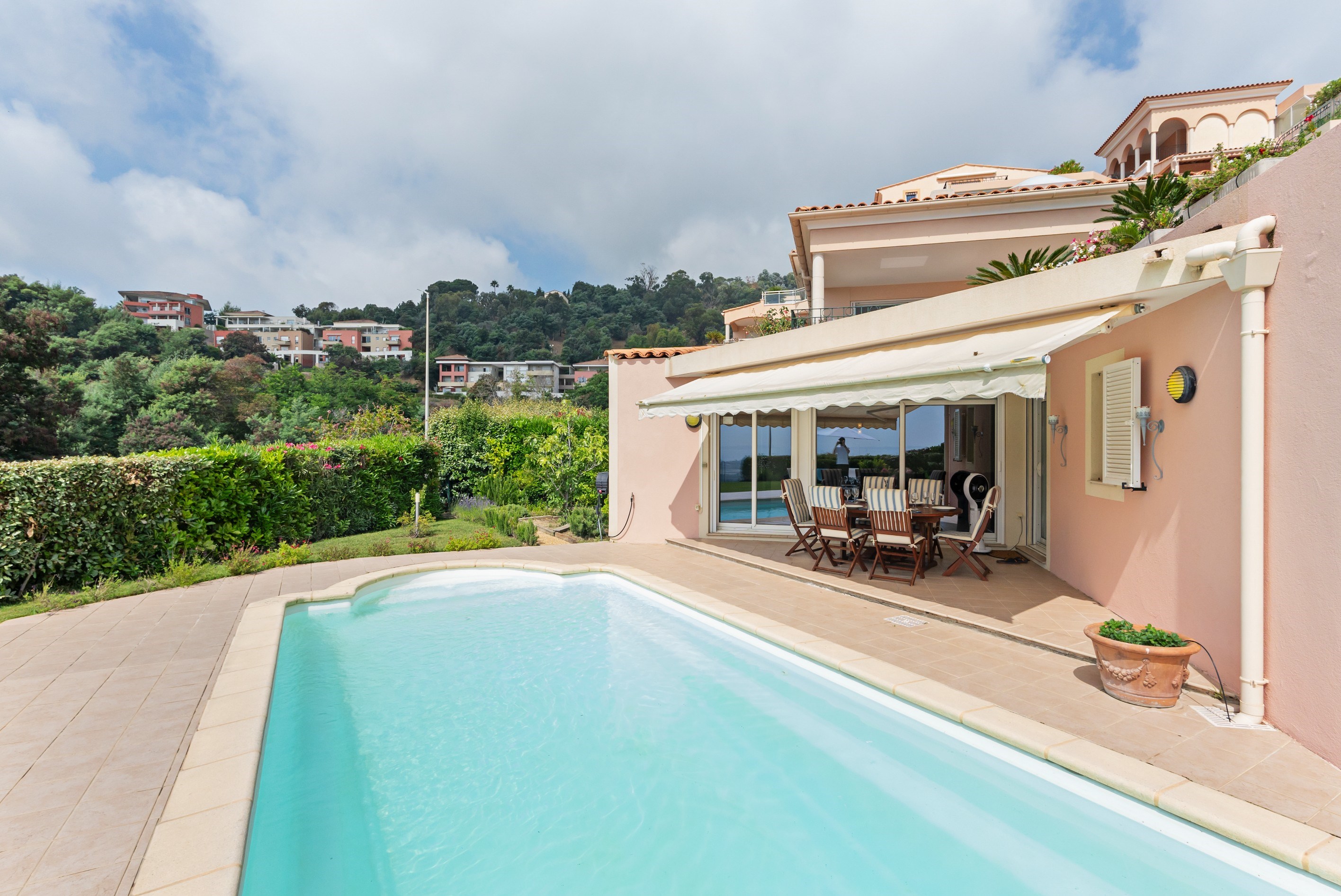 Mandelieu-la-Napoule, duplex apartment with sea view, private garden and pool - 物件實景