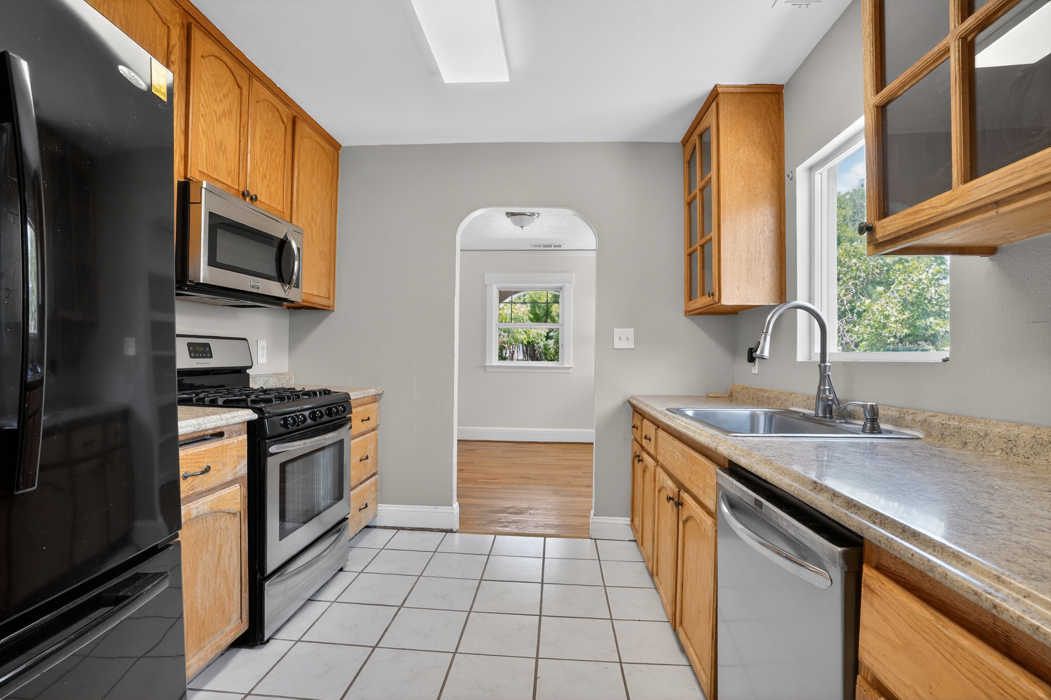 1670 W Poplar St. - 物件實景