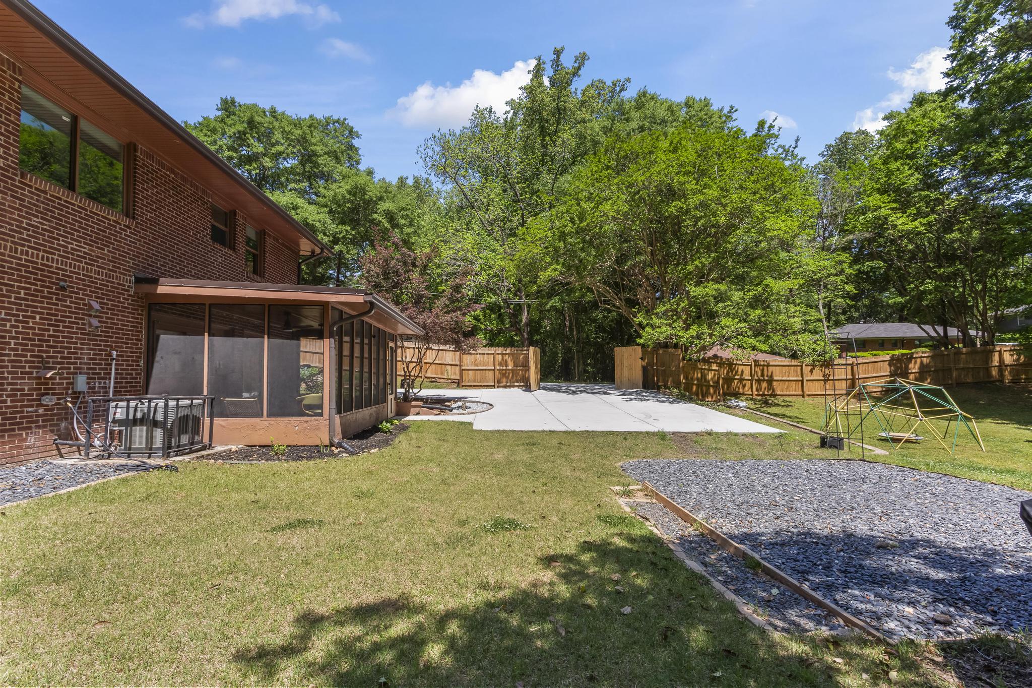  Thoughtfully Designed, Fully Renovated Home - 物件實景