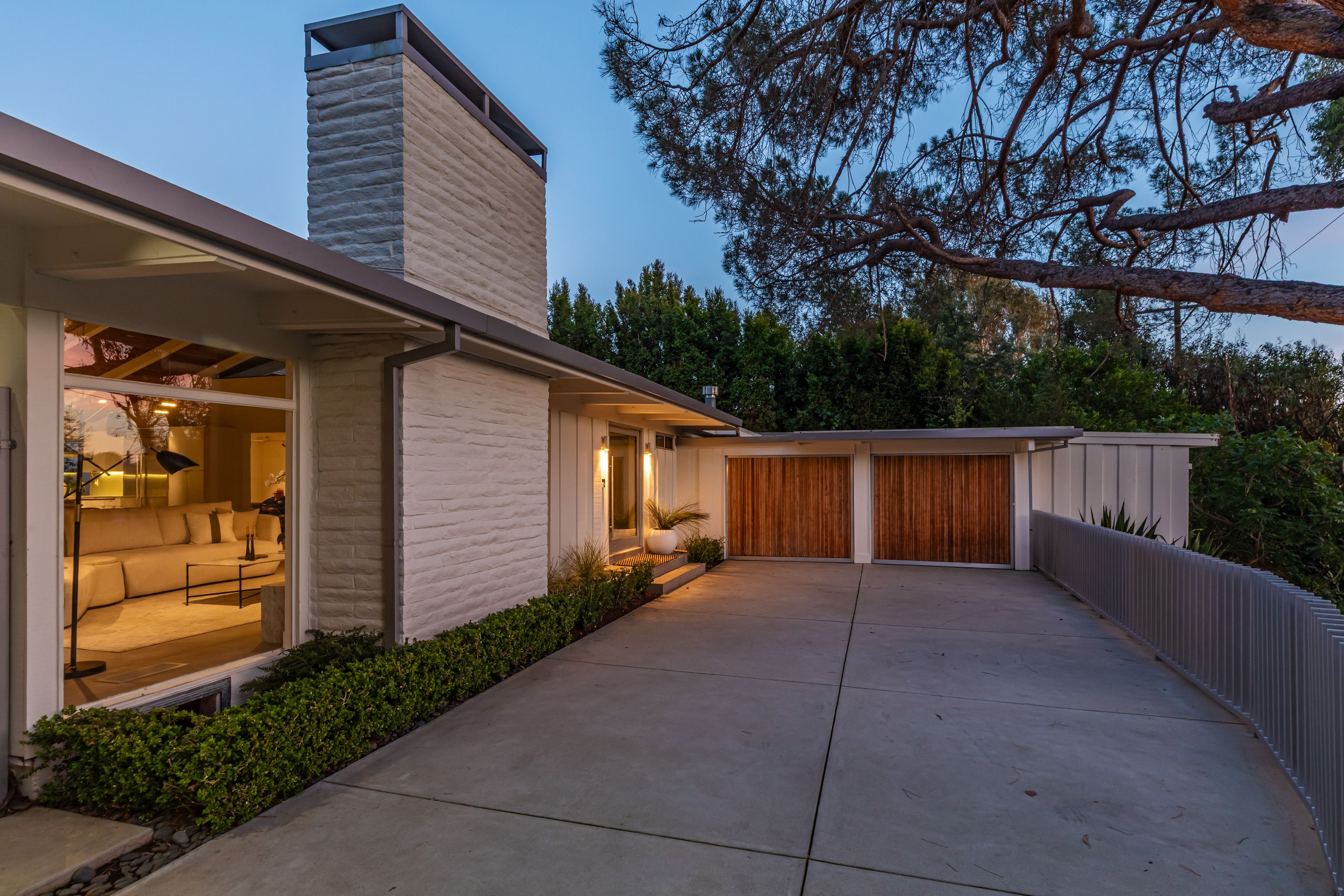  586 Lorna Lane - 物件實景