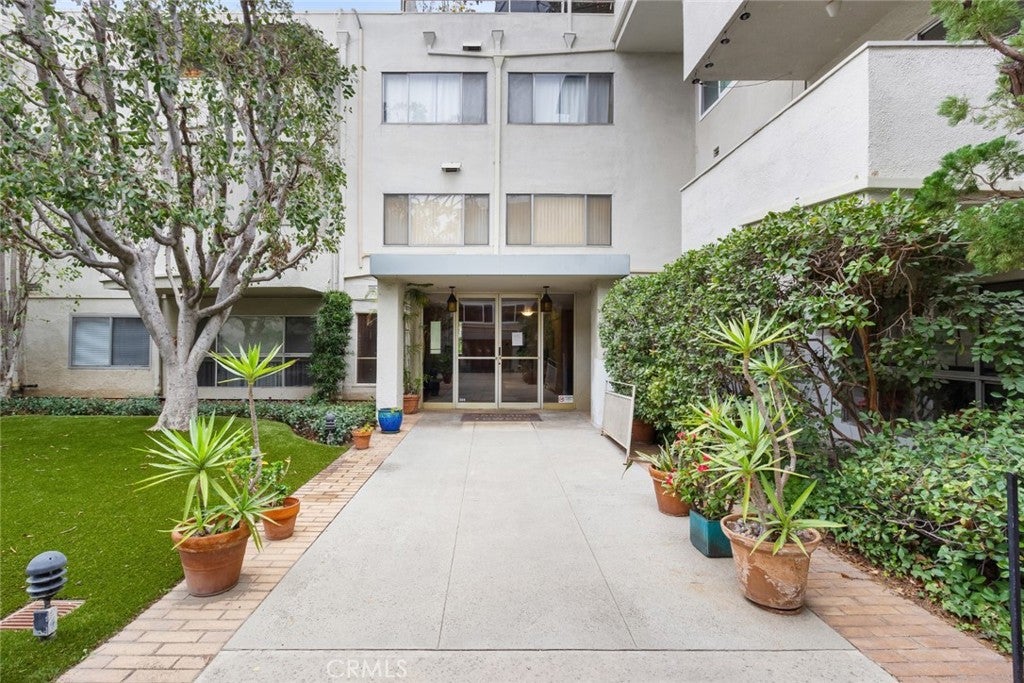 395 S Oakland Avenue #101, Pasadena, California, 91101, United States, 3 Bedrooms Bedrooms, ,2 BathroomsBathrooms,Residential,For Sale,395 S Oakland Avenue #101,1679345