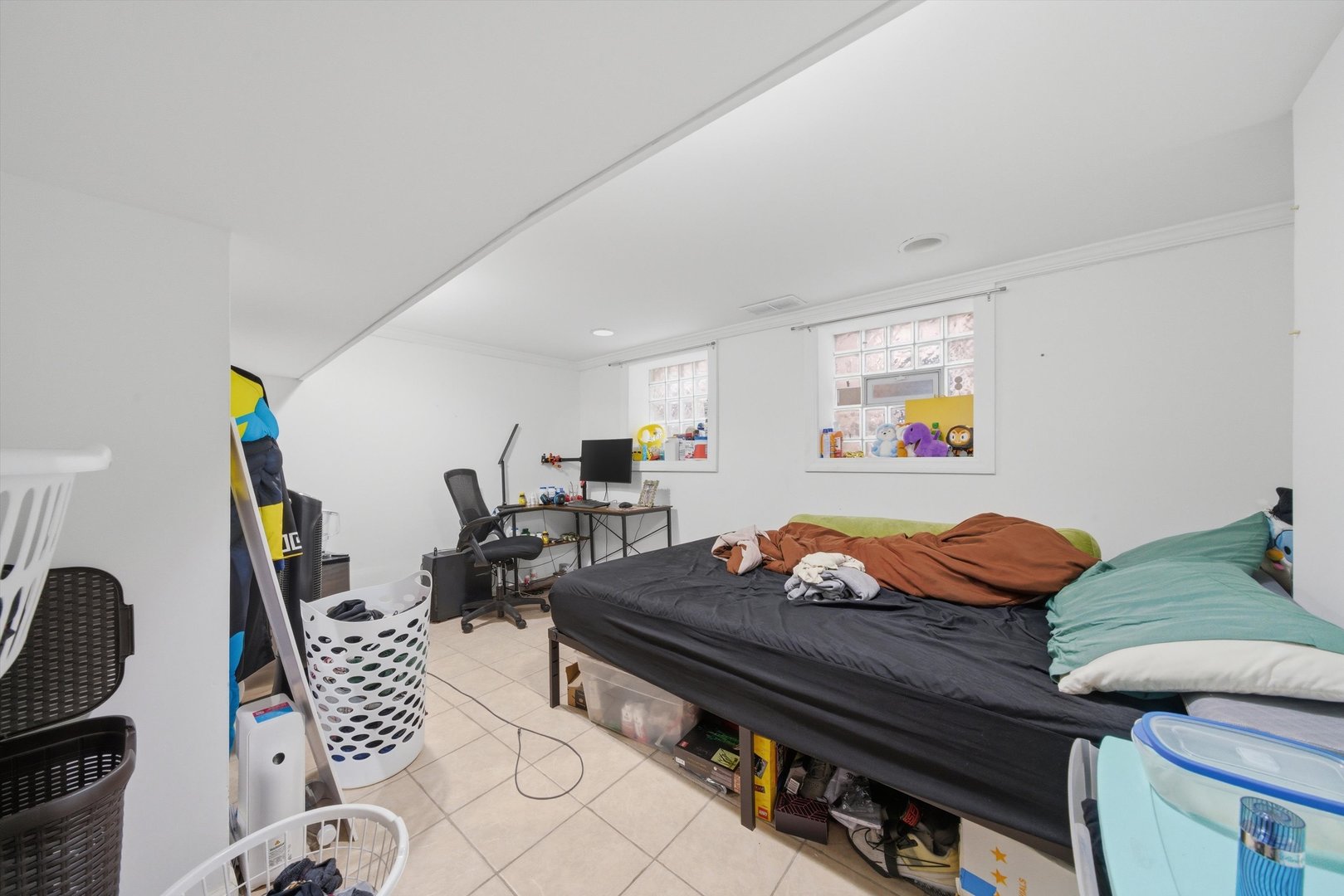 Chicago, Illinois, 60659, United States, 9 Bedrooms Bedrooms, ,Residential,For Sale,2040474