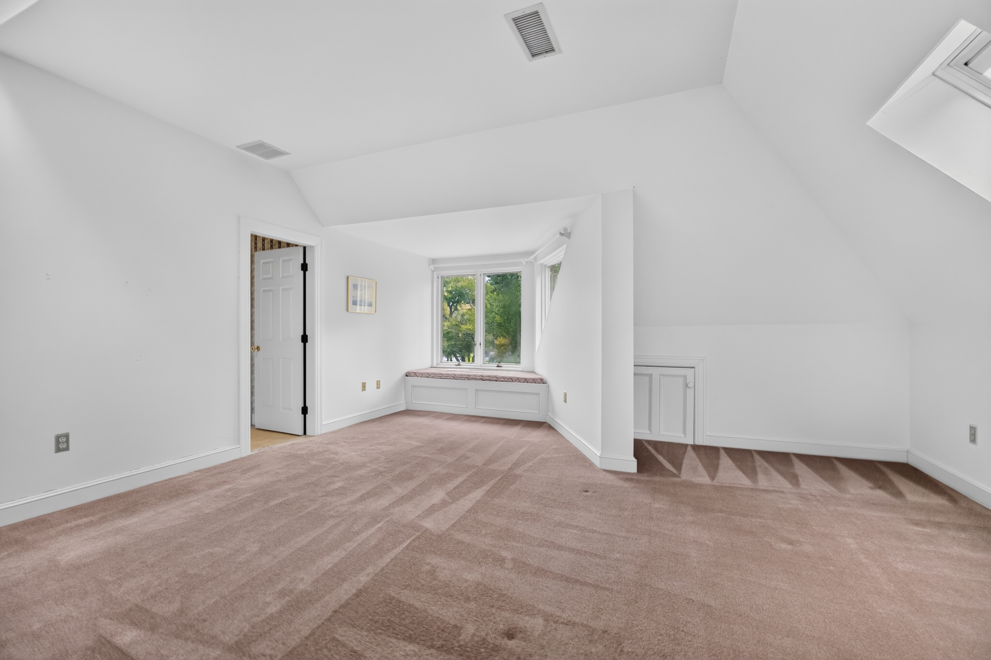  Set on 2.1 Private Acres Directly Along Hamburg Cove - 物件實景