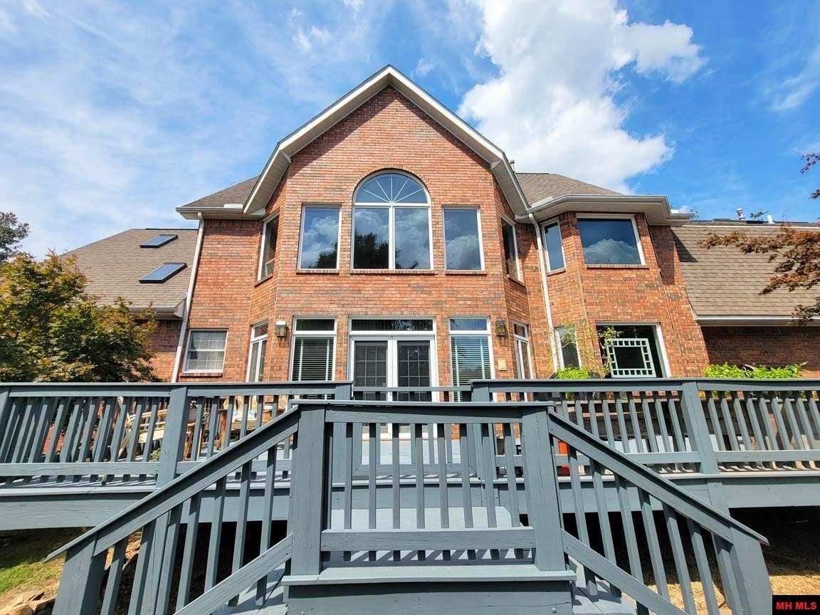 Mountain Home, Arkansas, 72653, United States, 4 Bedrooms Bedrooms, ,5 BathroomsBathrooms,Residential,For Sale,1981288