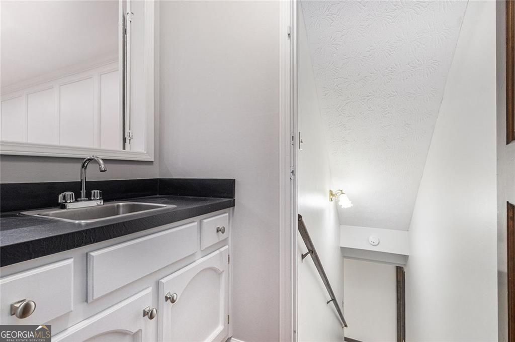 Roswell, Georgia, 30075, United States, 6 Bedrooms Bedrooms, ,4 BathroomsBathrooms,Residential,For Sale,1910371