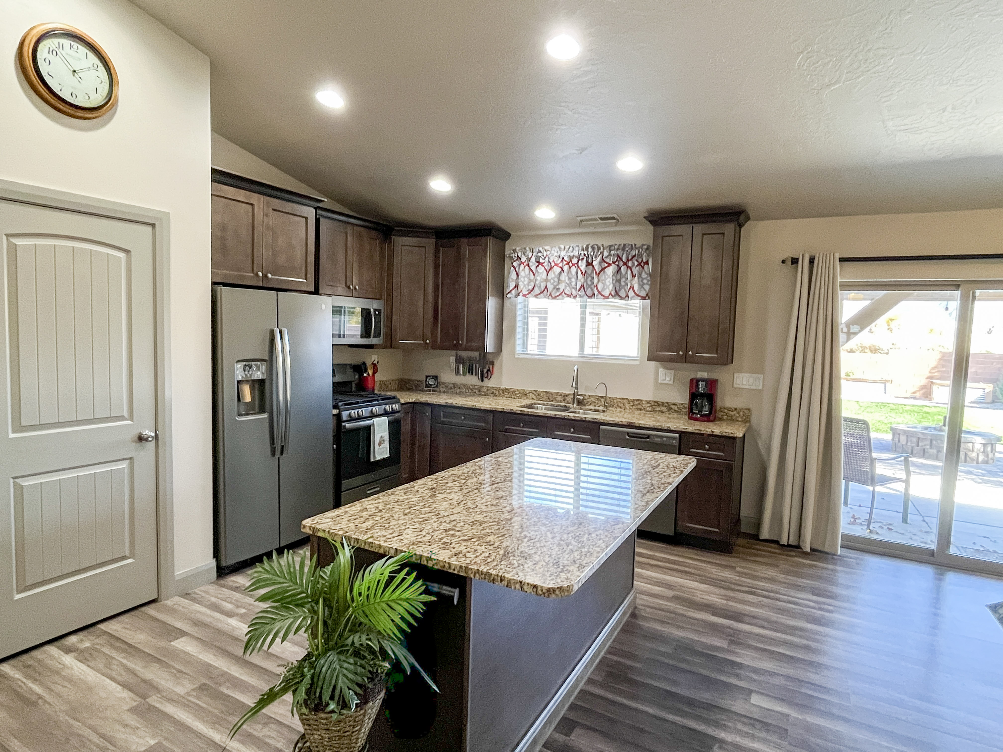 Cedar City, Utah, 84721, United States, 4 Bedrooms Bedrooms, ,2 BathroomsBathrooms,Residential,For Sale,1989558