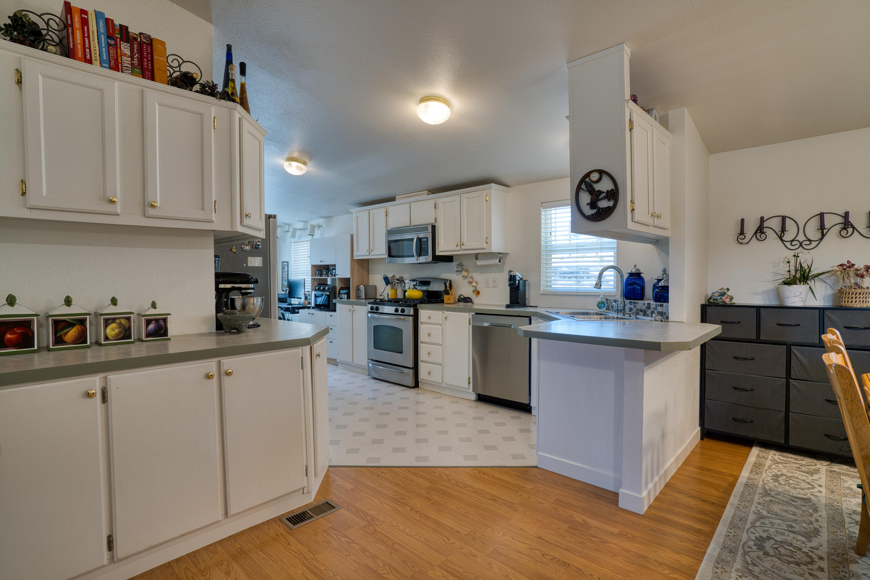 Bend, Oregon, 97701, United States, 3 Bedrooms Bedrooms, ,2 BathroomsBathrooms,Residential,For Sale,1905887