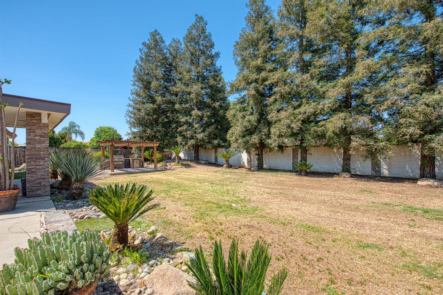 Fresno, California, 93722, United States, 3 Bedrooms Bedrooms, ,2 BathroomsBathrooms,Residential,For Sale,2039755