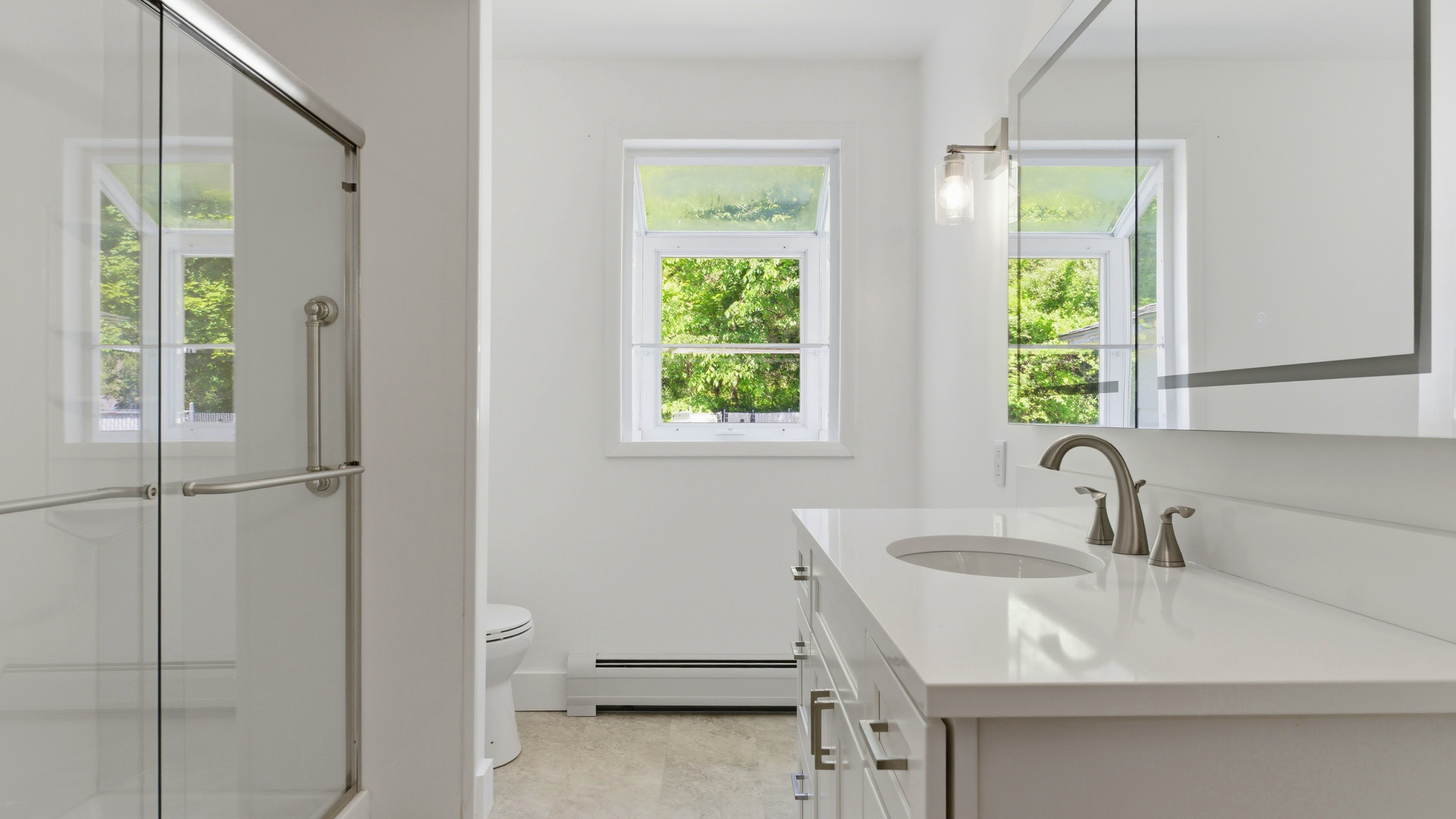  First Time Offered: Well-Maintained Split-Level on a Beautiful Berkshire Lot - 物件實景