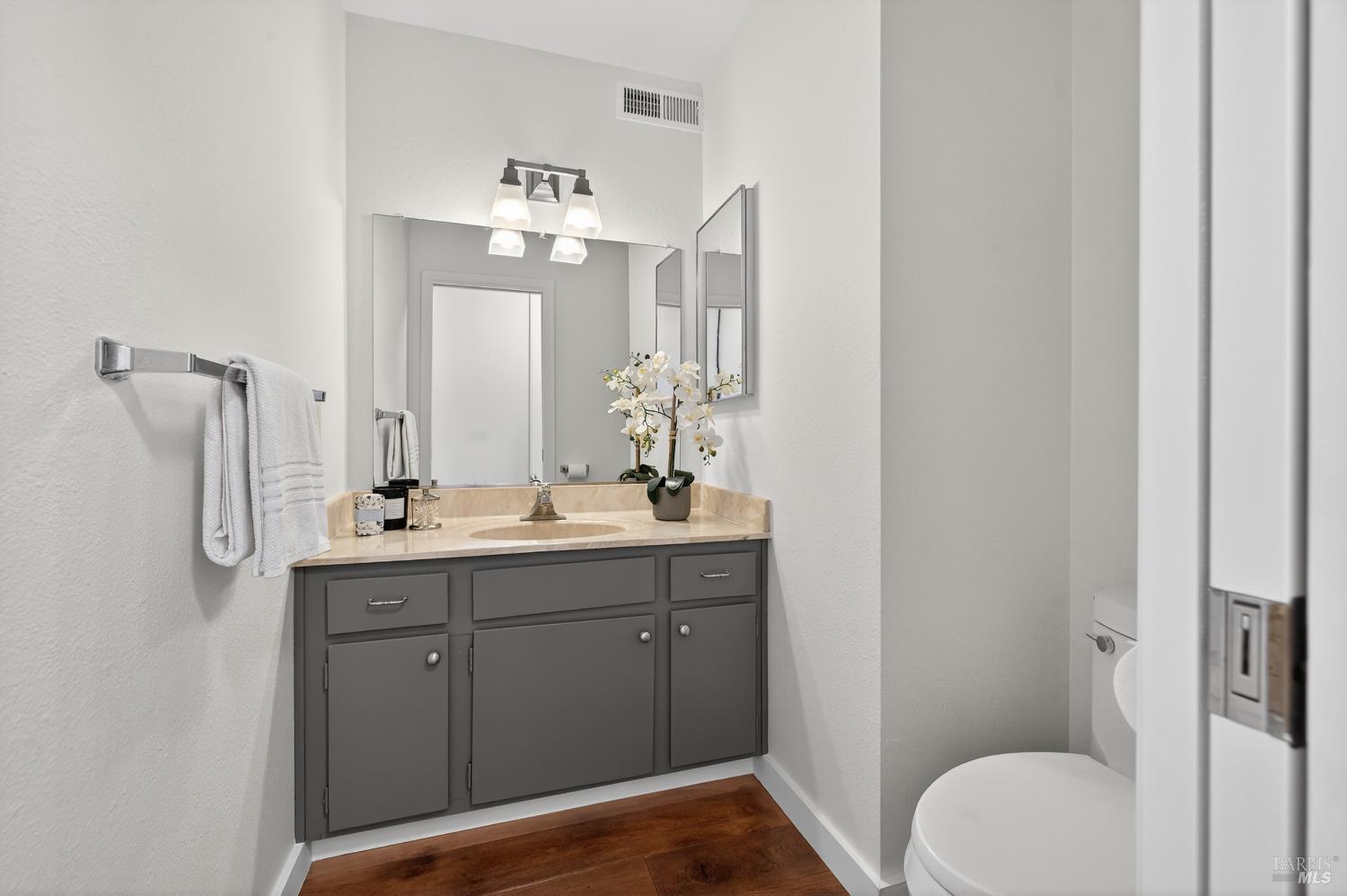 Sonoma, California, 95476, United States, 2 Bedrooms Bedrooms, ,2 BathroomsBathrooms,Residential,For Sale,2015978