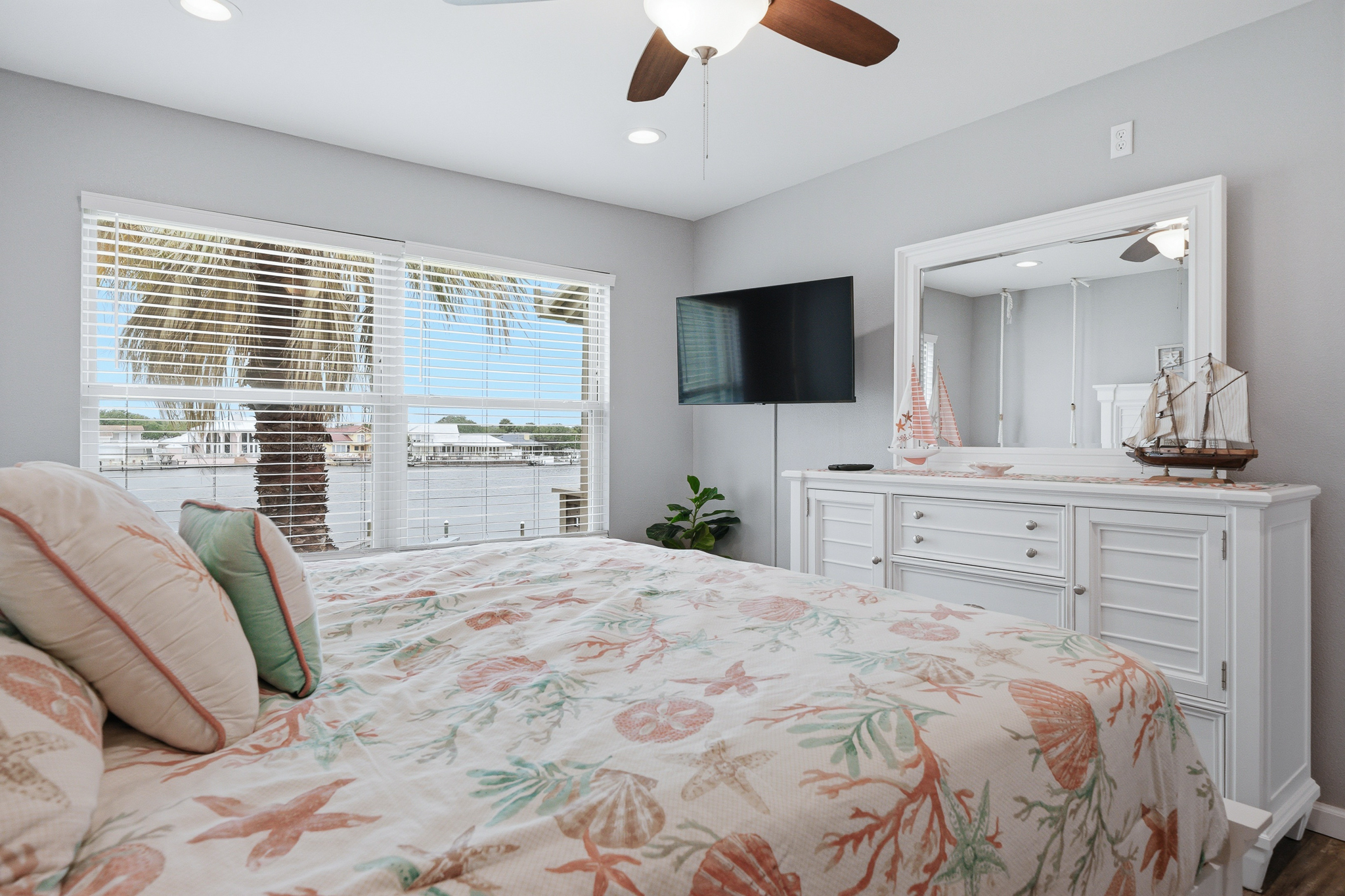  Resort-Style Waterfront Condo - 物件實景