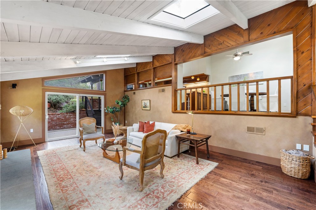 Calabasas, California, 91302, United States, 2 Bedrooms Bedrooms, ,2 BathroomsBathrooms,Residential,For Sale,1998249