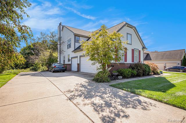 Wixom, Michigan, 48393, United States, 5 Bedrooms Bedrooms, ,4 BathroomsBathrooms,Residential,For Sale,1930783