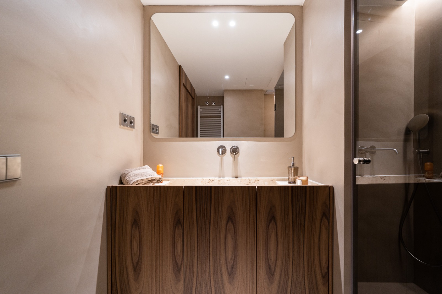  Newly renovated flat, 7th floor exterior, south-facing - 物件實景