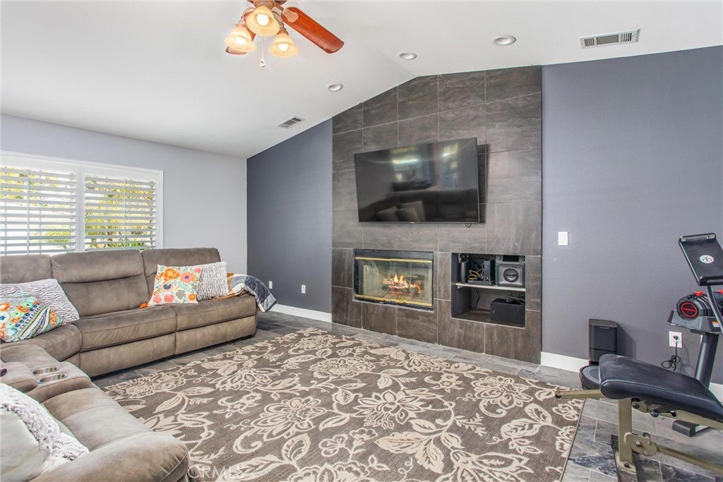 Yucaipa, California, 92399, United States, 5 Bedrooms Bedrooms, ,3 BathroomsBathrooms,Residential,For Sale,1980066