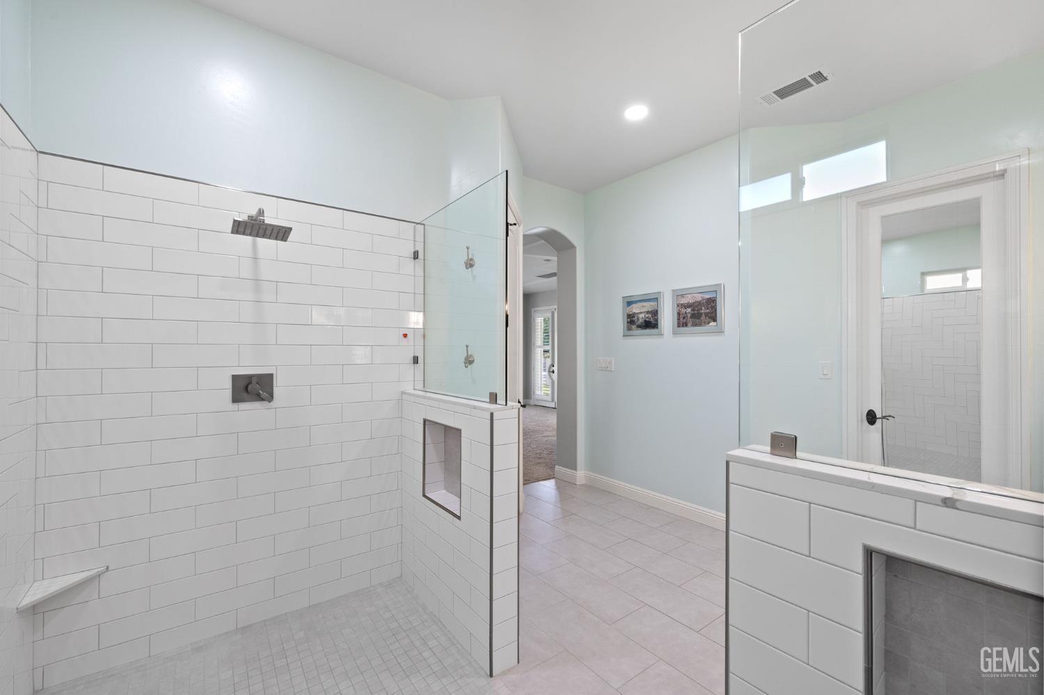 Bakersfield, California, 93314, United States, 5 Bedrooms Bedrooms, ,5 BathroomsBathrooms,Residential,For Sale,1948004